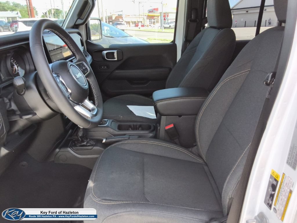 Used 2025 Jeep Wrangler Unlimited Sahara AWD/4WD image 22