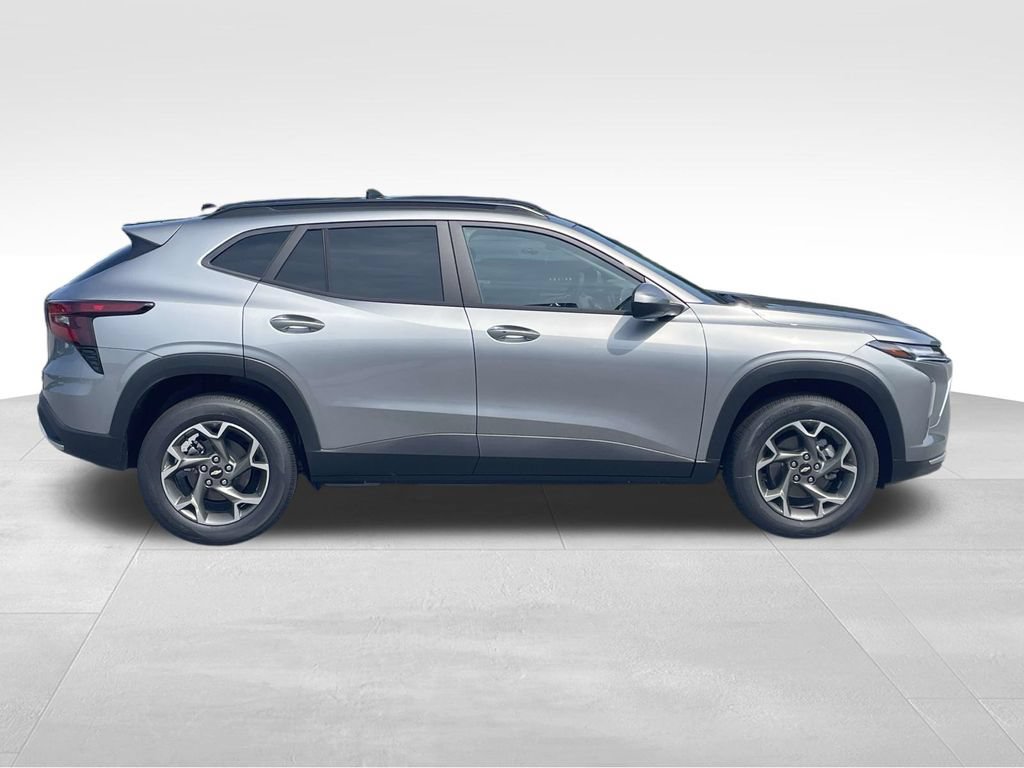 New 2026 Chevrolet Trax LT w/ Driver Confidence Package FWD image 2