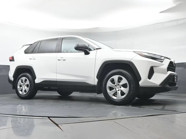 Used 2023 Toyota RAV4 LE AWD/4WD image 34