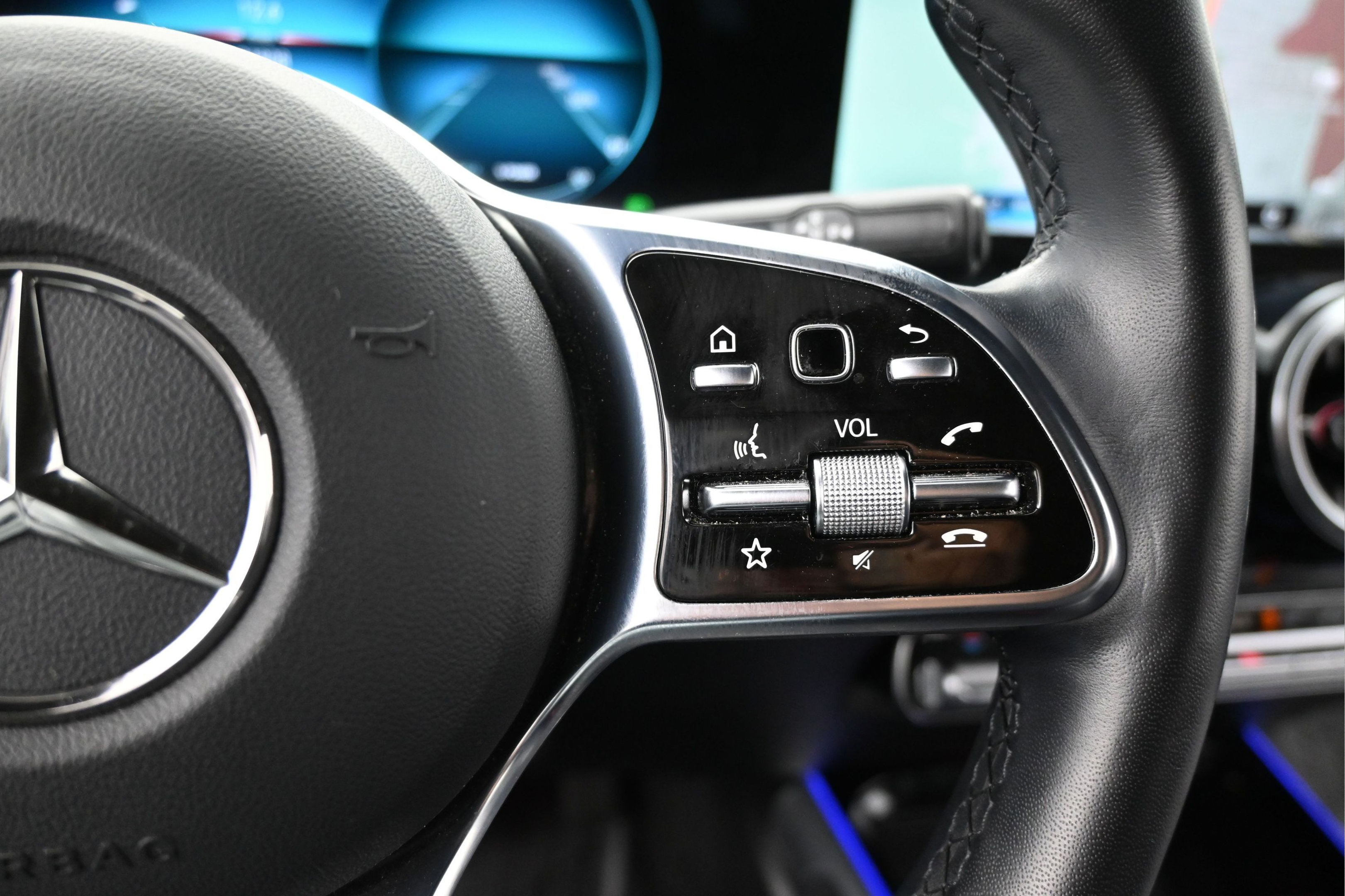 Used 2023 Mercedes-Benz EQB 300 4MATIC image 15