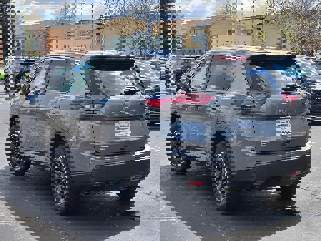 Used 2025 Nissan Rogue SV FWD image 15