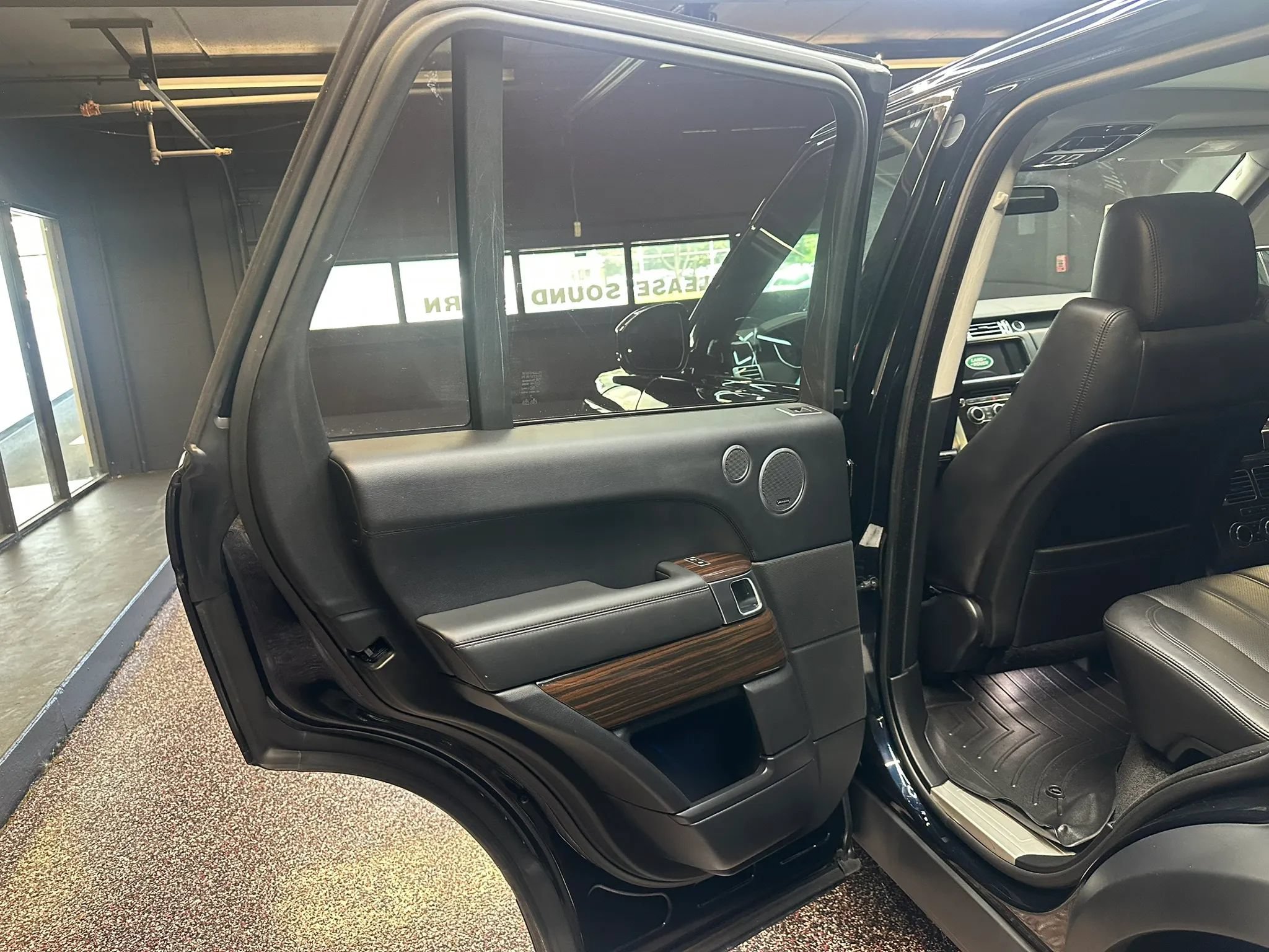 Used 2014 Land Rover Range Rover HSE AWD/4WD image 19