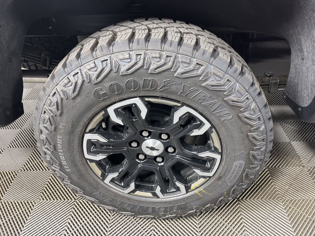 New 2026 Chevrolet Silverado 1500 ZR2 image 19