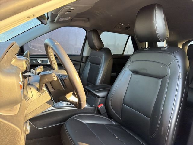 Used 2021 Ford Explorer XLT w/ Equipment Group 202A image 12