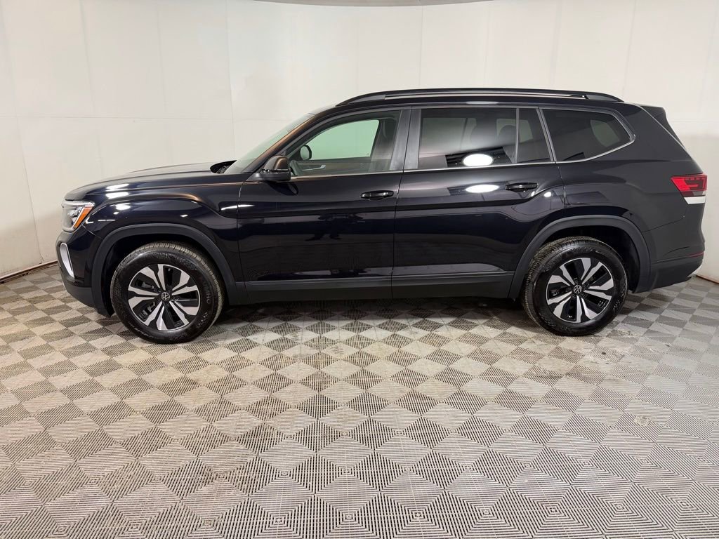 Used 2025 Volkswagen Atlas SE image 3