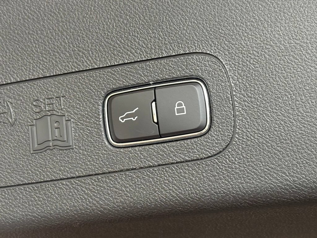 Used 2025 Lincoln Aviator AWD w/ Equipment Group 101A image 14