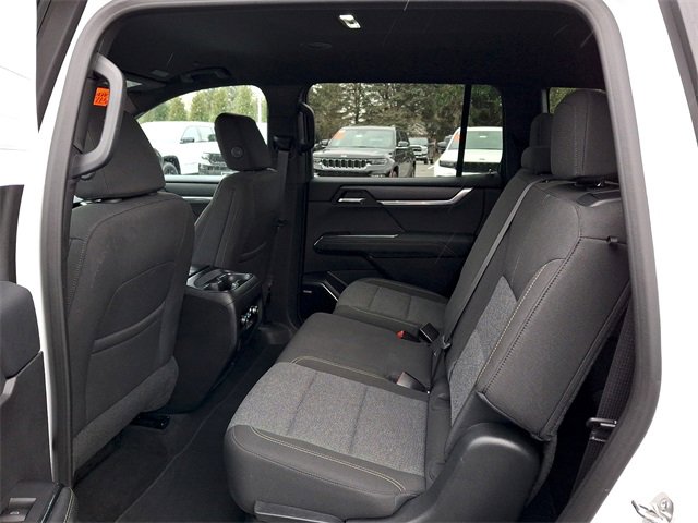 Used 2025 GMC Acadia Elevation image 13