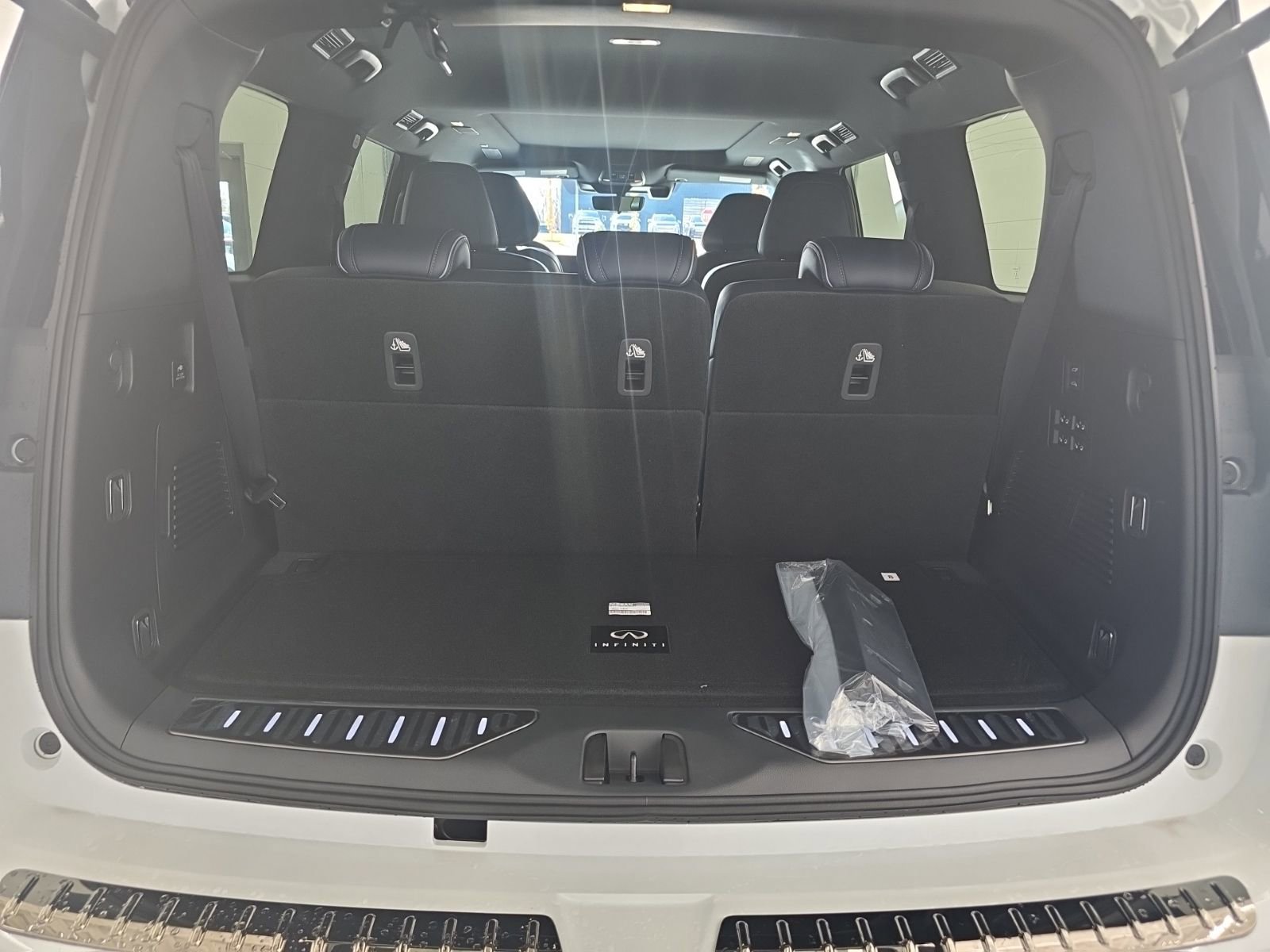 New 2026 INFINITI QX80 4WD image 16