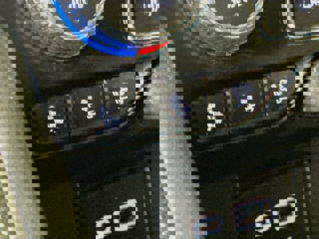 Used 2022 GMC Yukon XL SLT w/ SLT Premium Package image 24