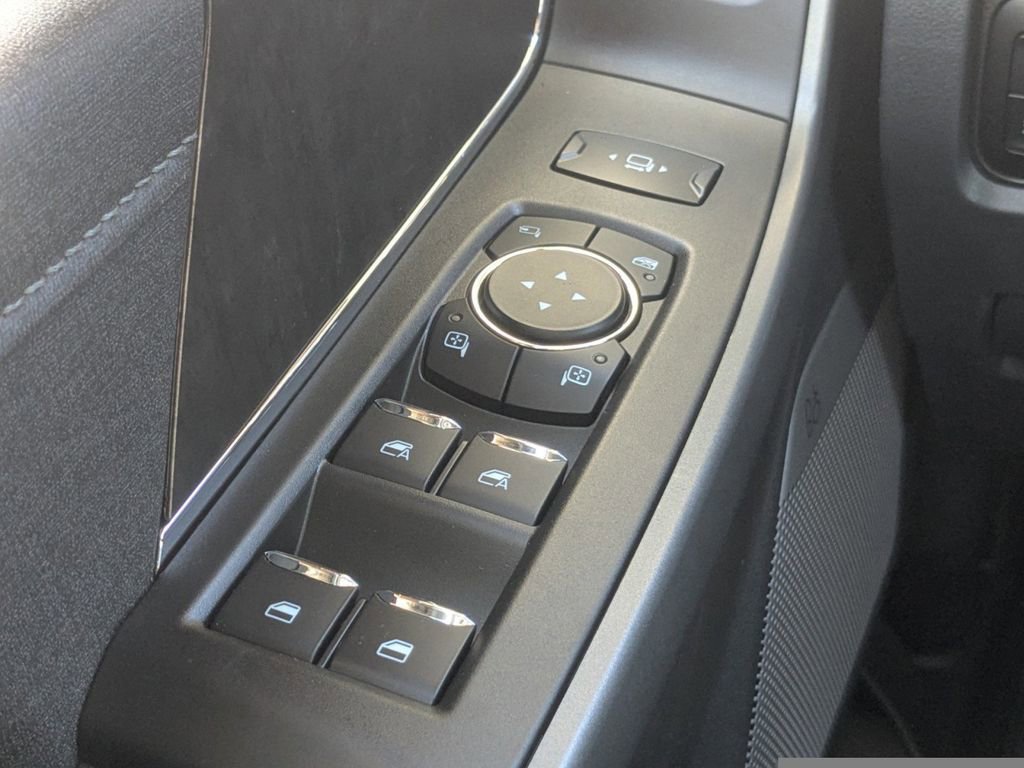 New 2026 Ford F250 Lariat w/ Black Appearance Package image 27