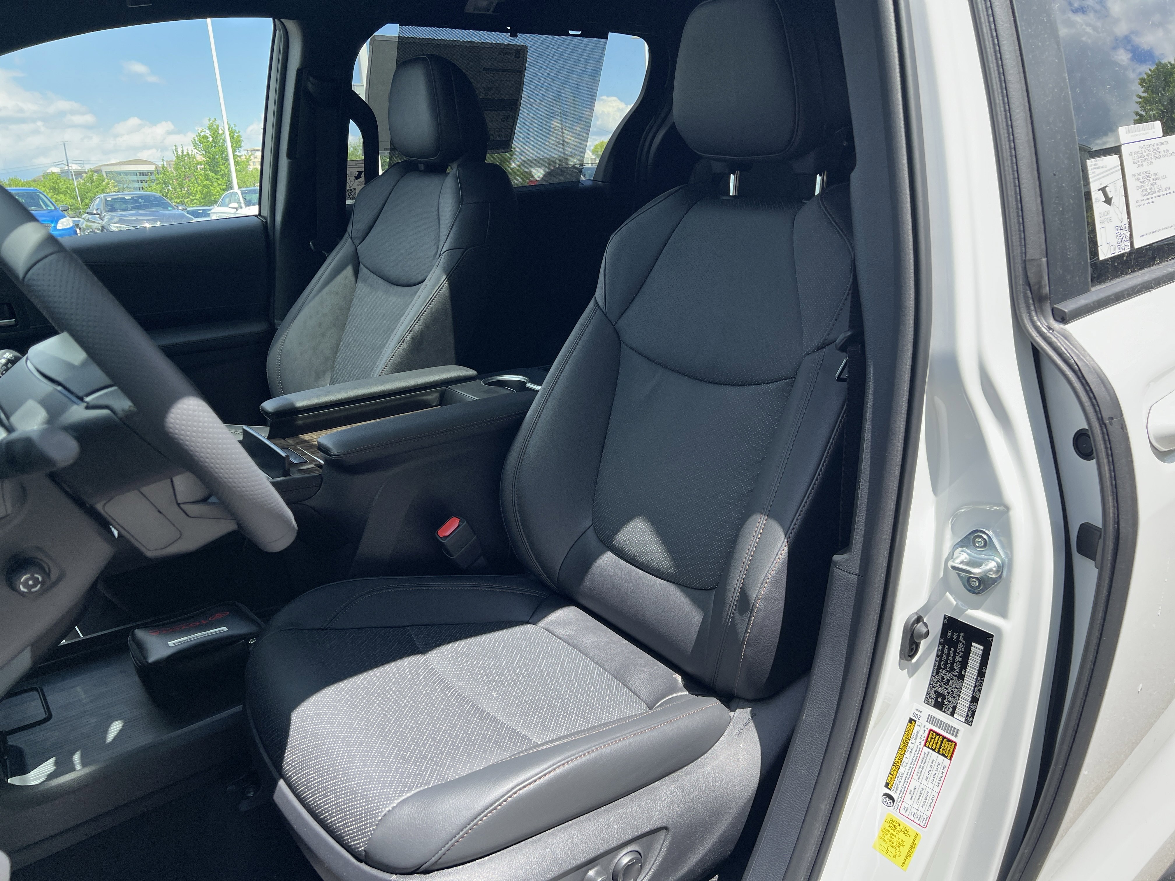 New 2026 Toyota Sienna Platinum image 11
