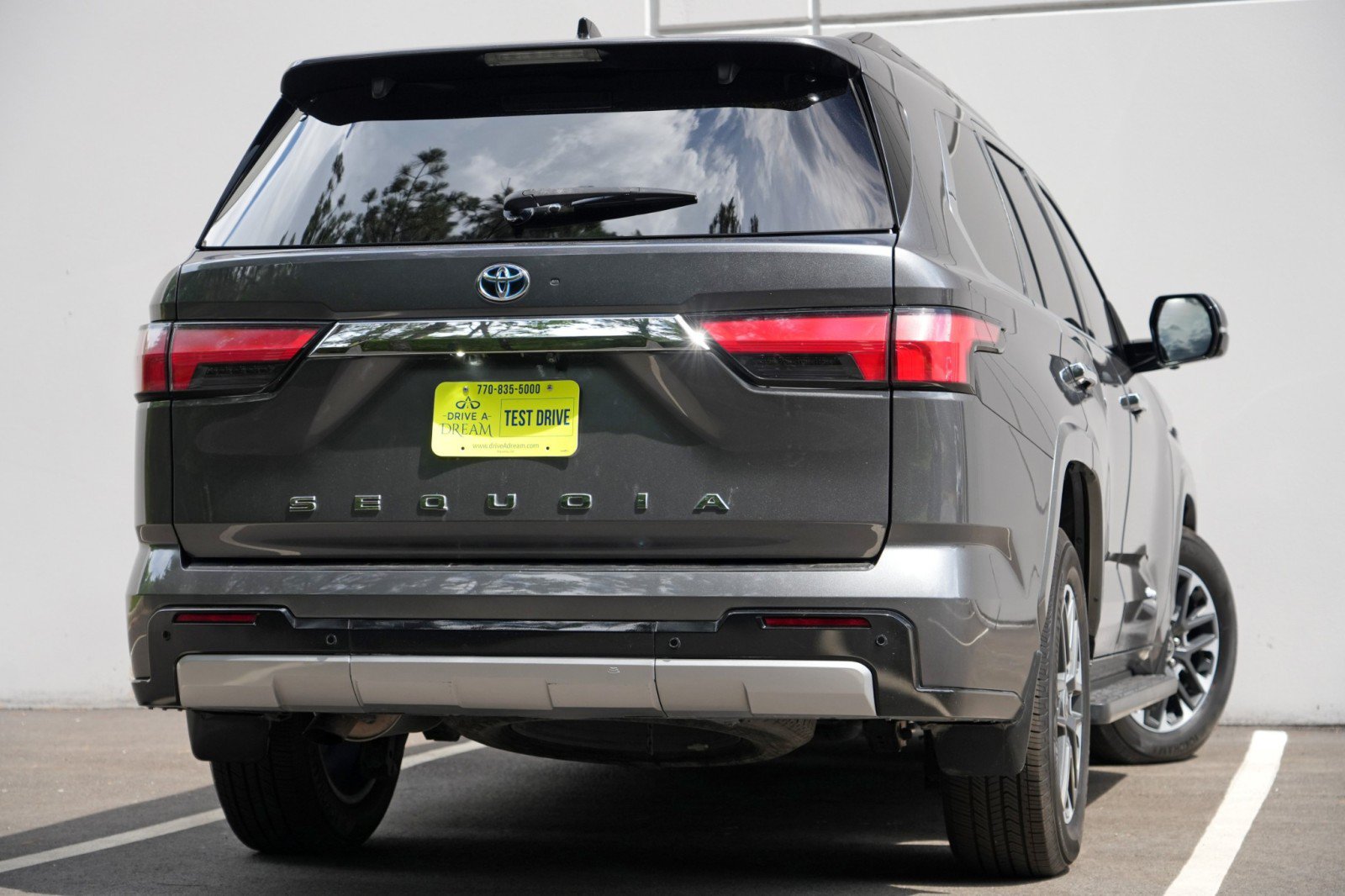 Used 2023 Toyota Sequoia Limited AWD/4WD image 5