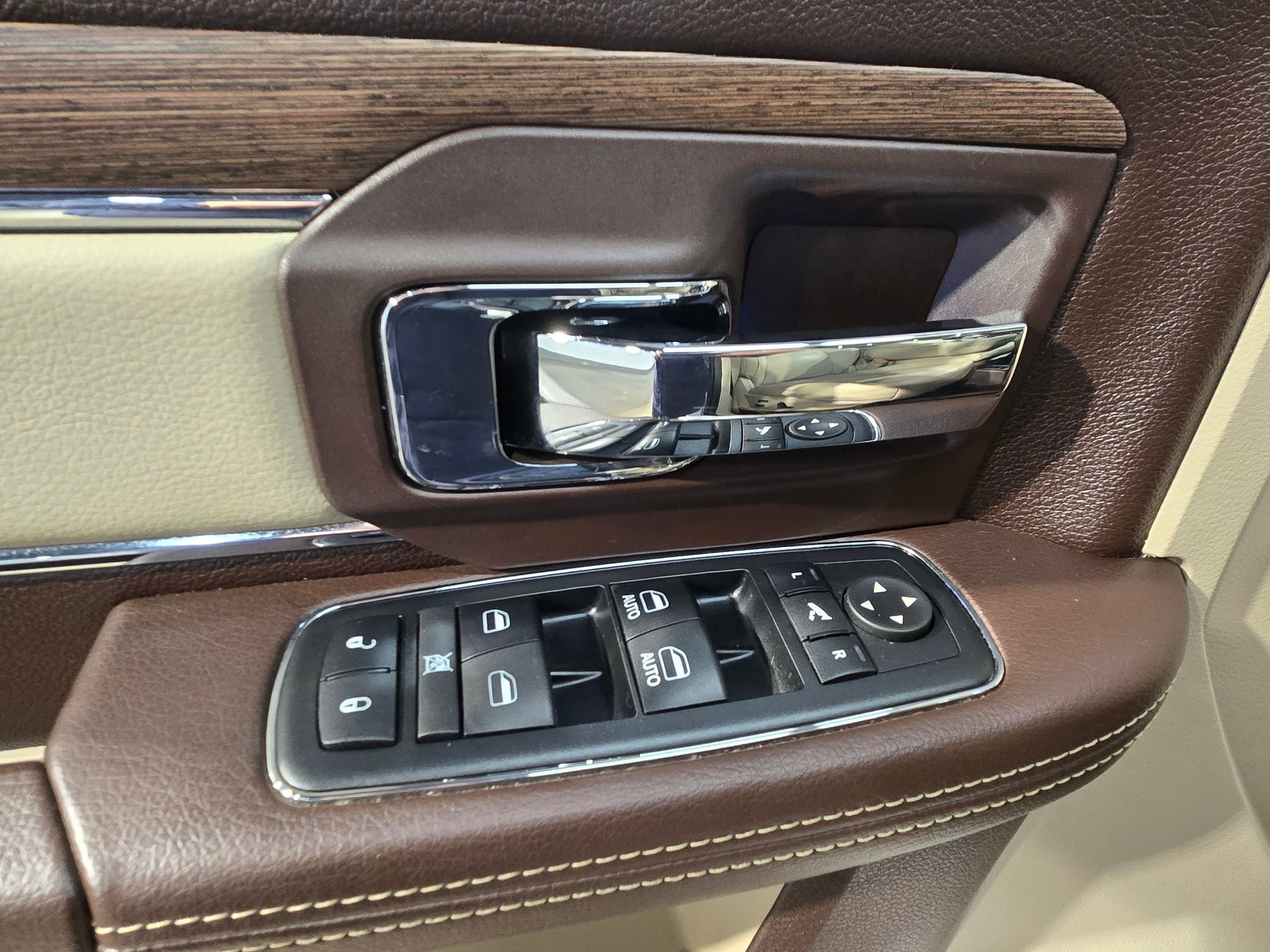 Used 2017 RAM 1500 Laramie image 23