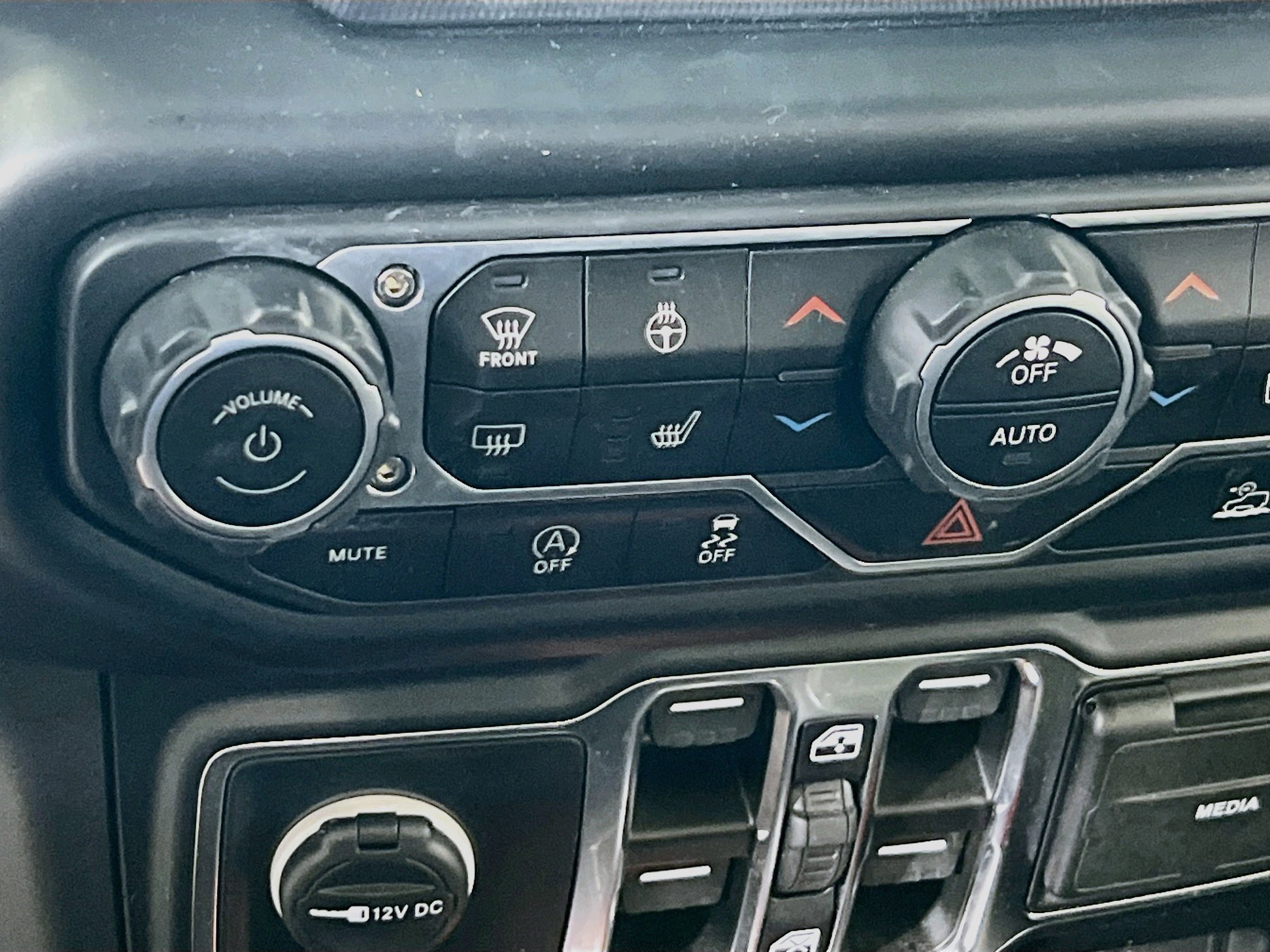 Used 2023 Jeep Gladiator Willys AWD/4WD image 20