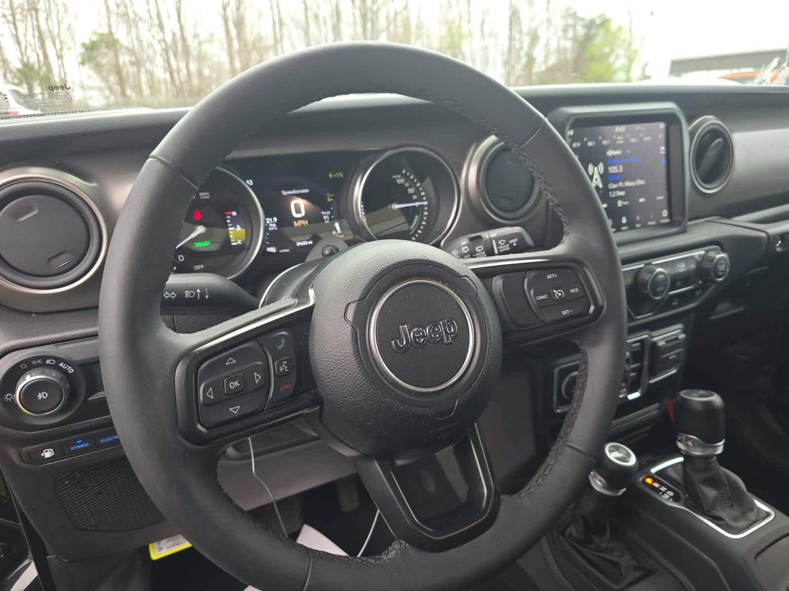 Used 2023 Jeep Wrangler Unlimited w/ Sun & Screen Package image 32