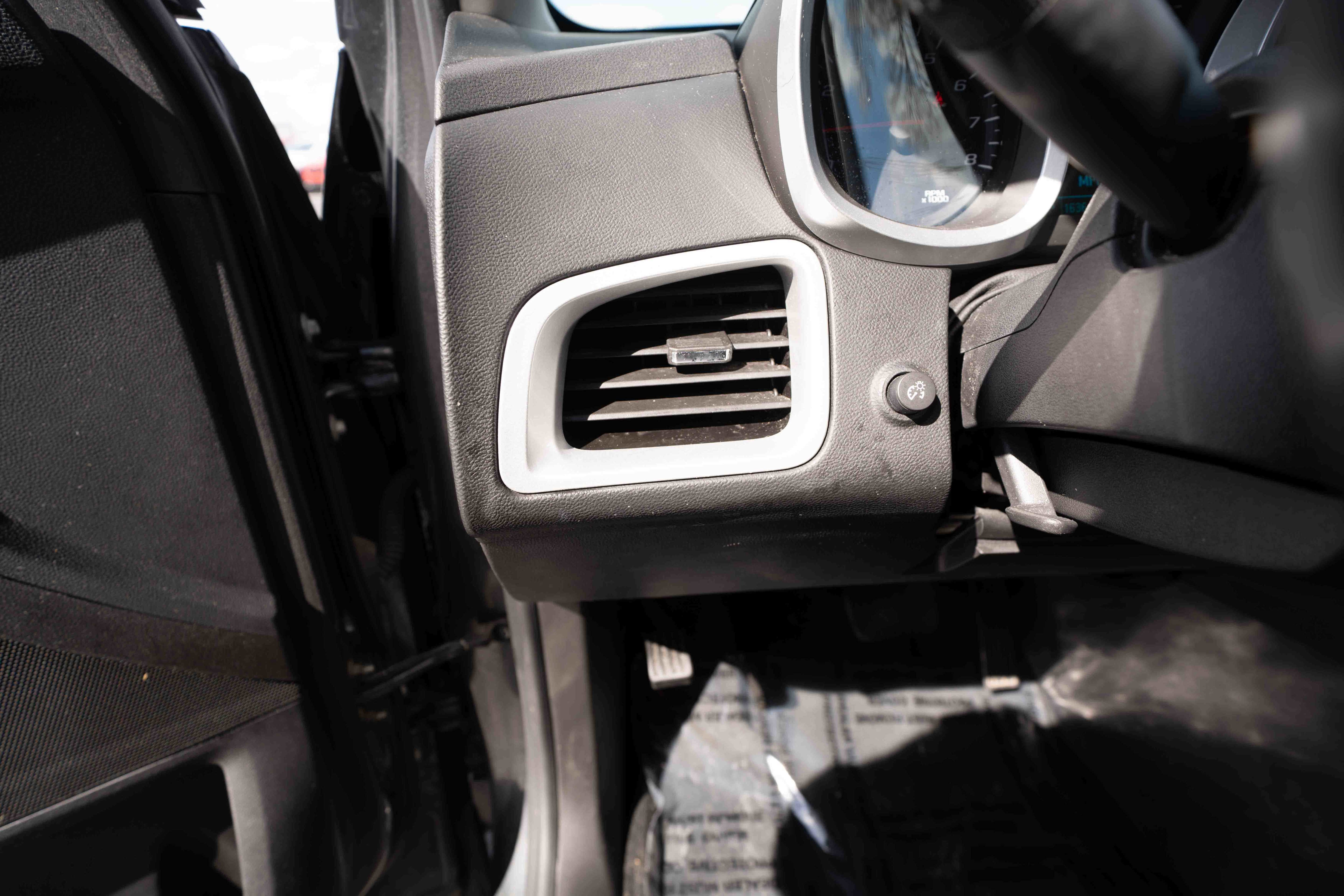 Used 2017 Chevrolet Equinox LT w/ Convenience Package image 11