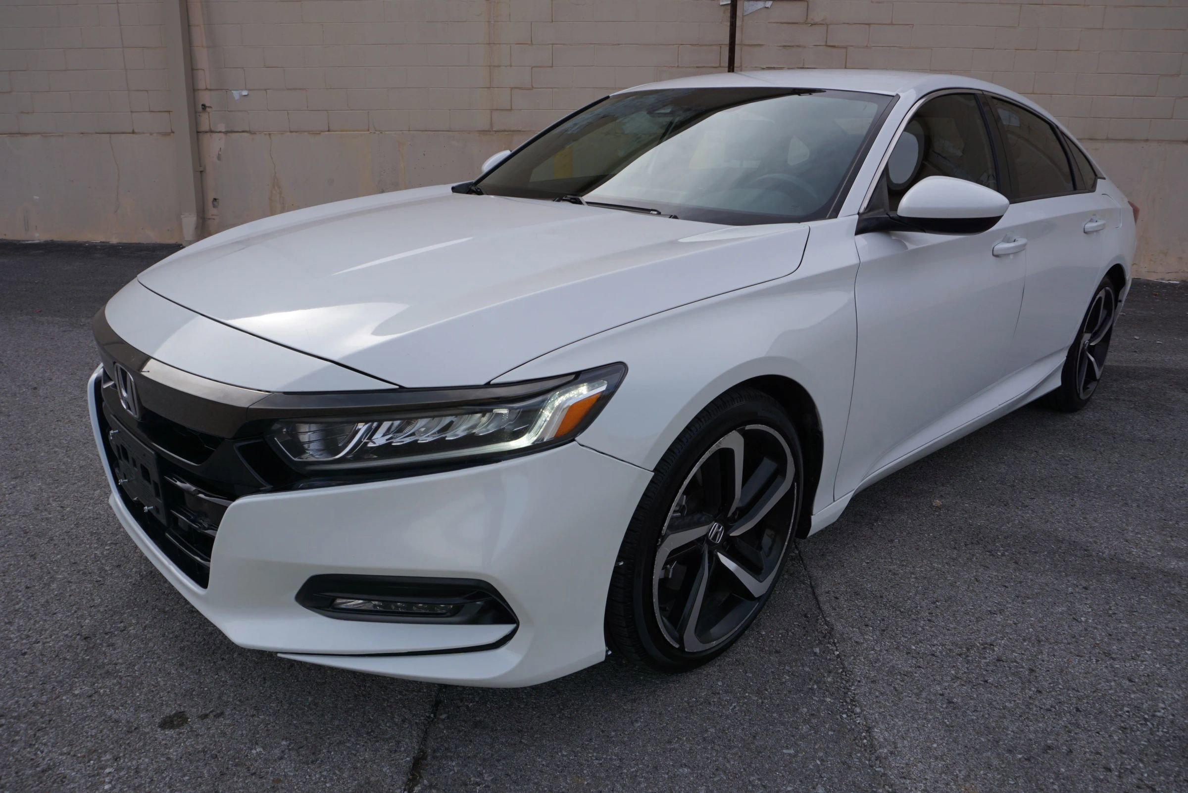 Used 2018 Honda Accord Sport image 4