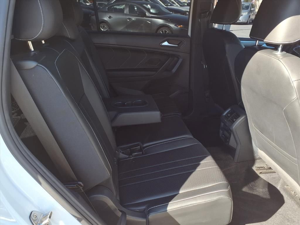 Used 2022 Volkswagen Tiguan SE R-Line image 21