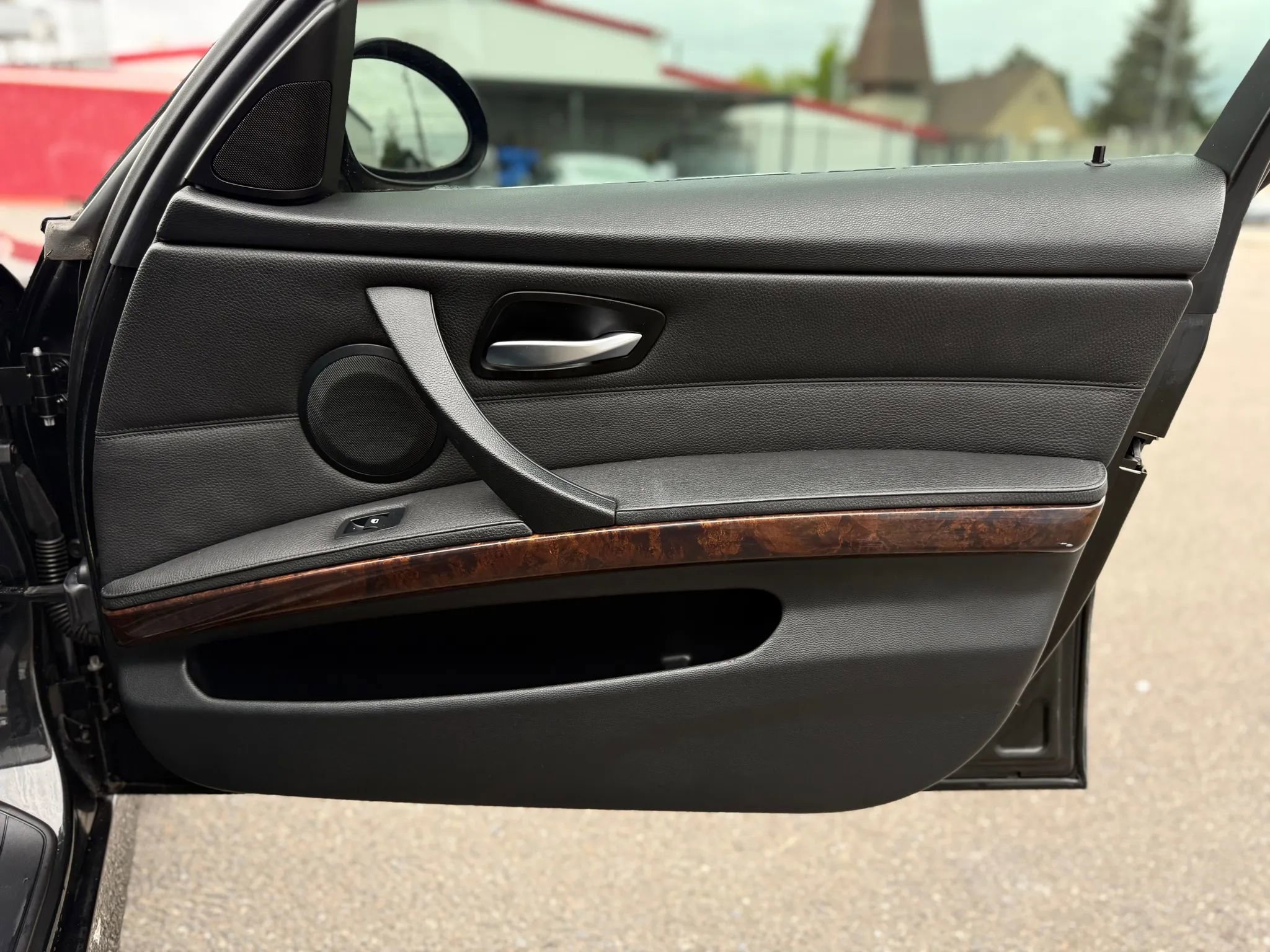 Used 2006 BMW 330xi Sedan image 36