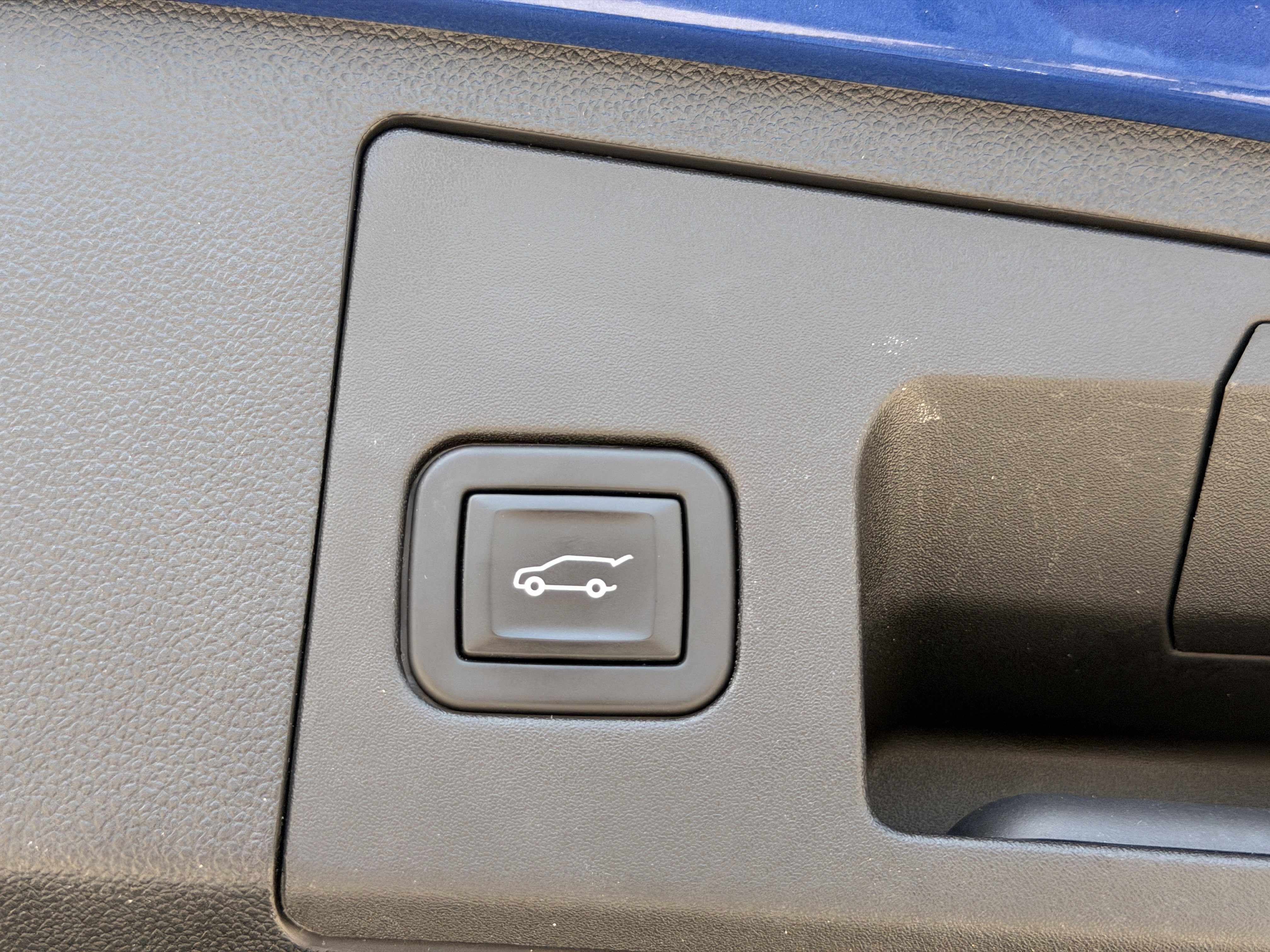 Certified 2023 Cadillac XT4 Luxury image 11