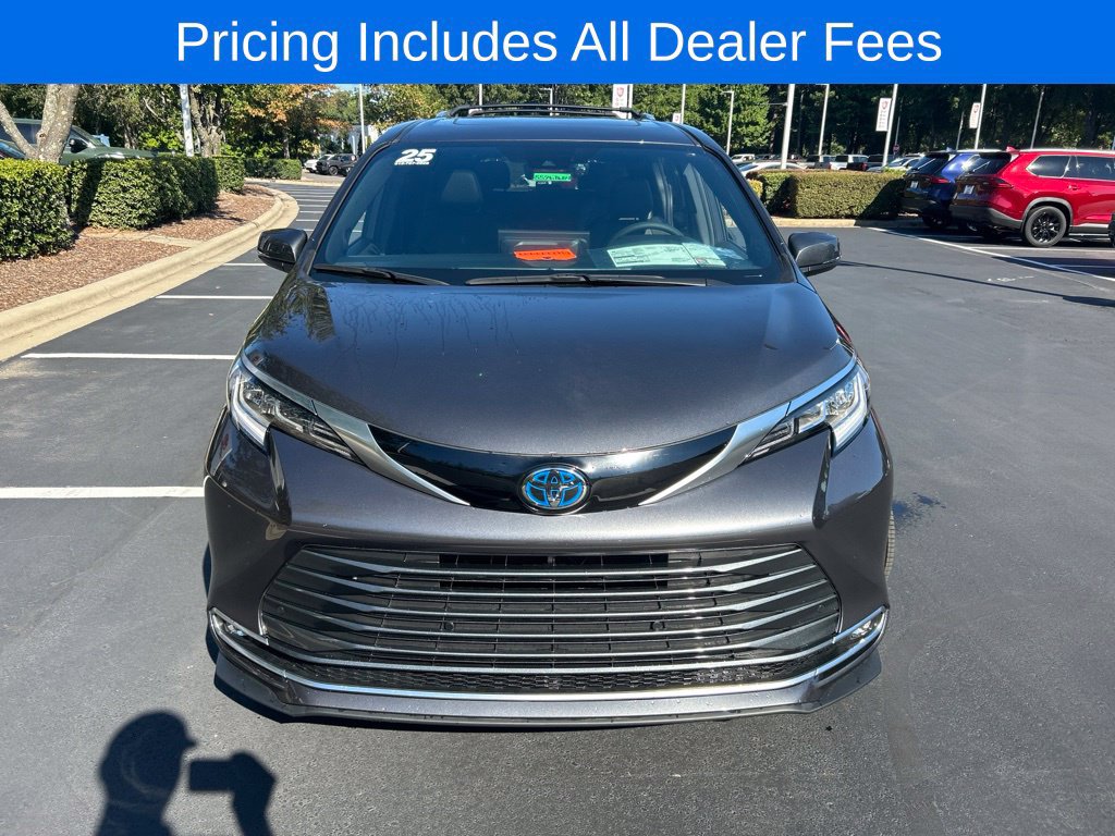 New 2025 Toyota Sienna Limited FWD image 2