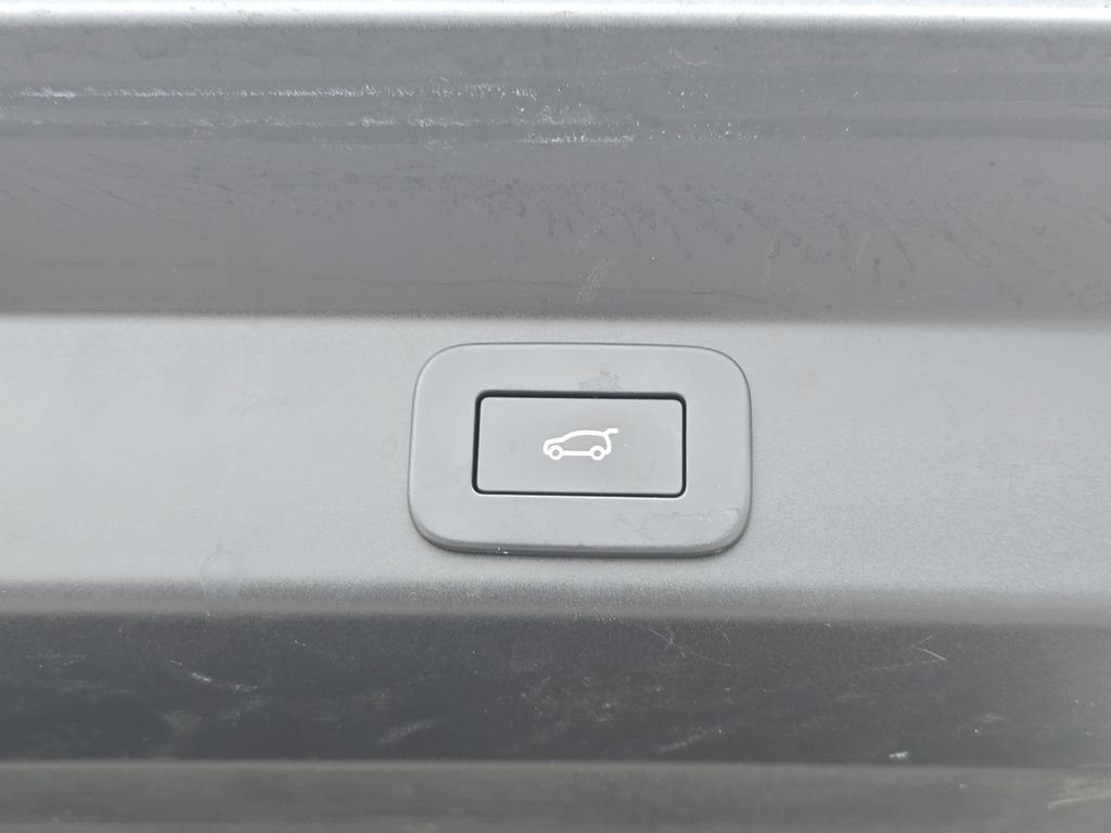 Certified 2025 Land Rover Range Rover Sport AWD/4WD image 13