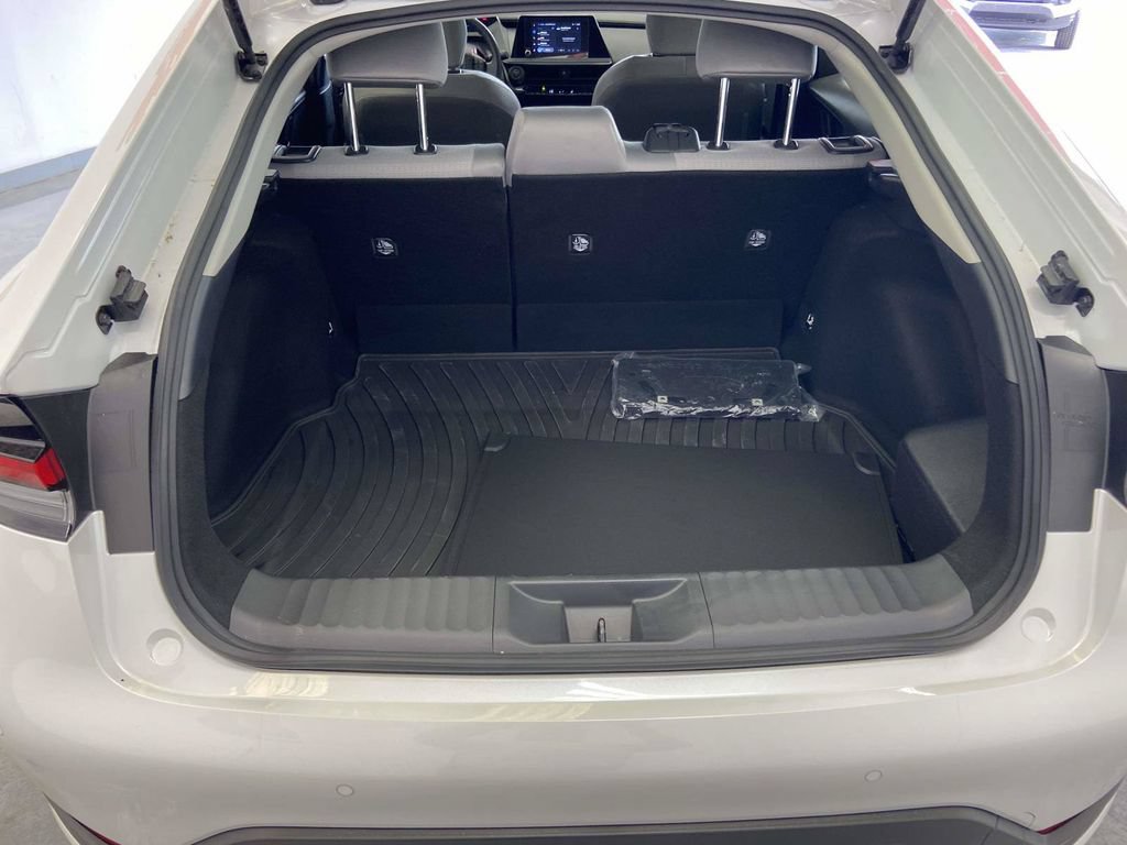Used 2025 Toyota Prius LE FWD image 12