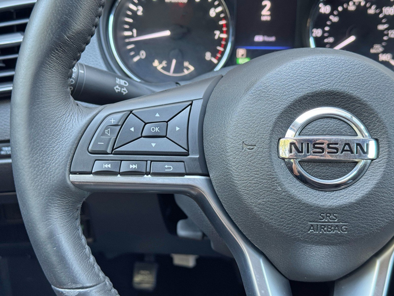Used 2018 Nissan Rogue SV FWD image 19