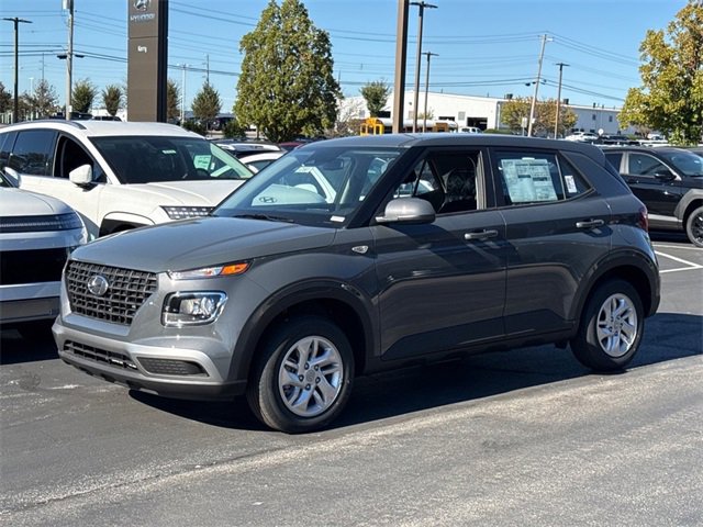 New 2026 Hyundai Venue SE image 2