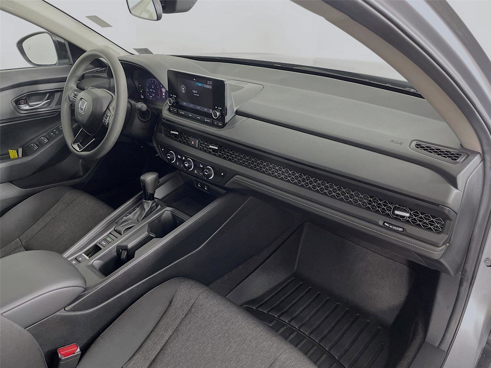 Used 2025 Honda Accord SE image 30