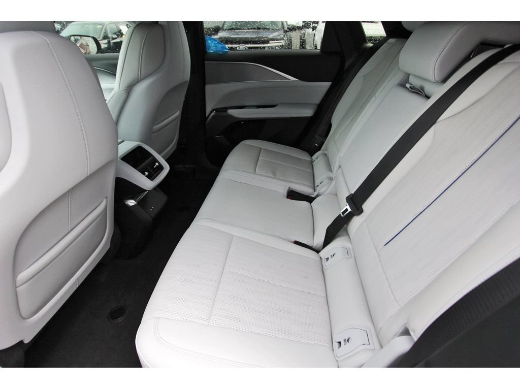 New 2027 Cadillac Lyriq Luxury AWD/4WD image 7