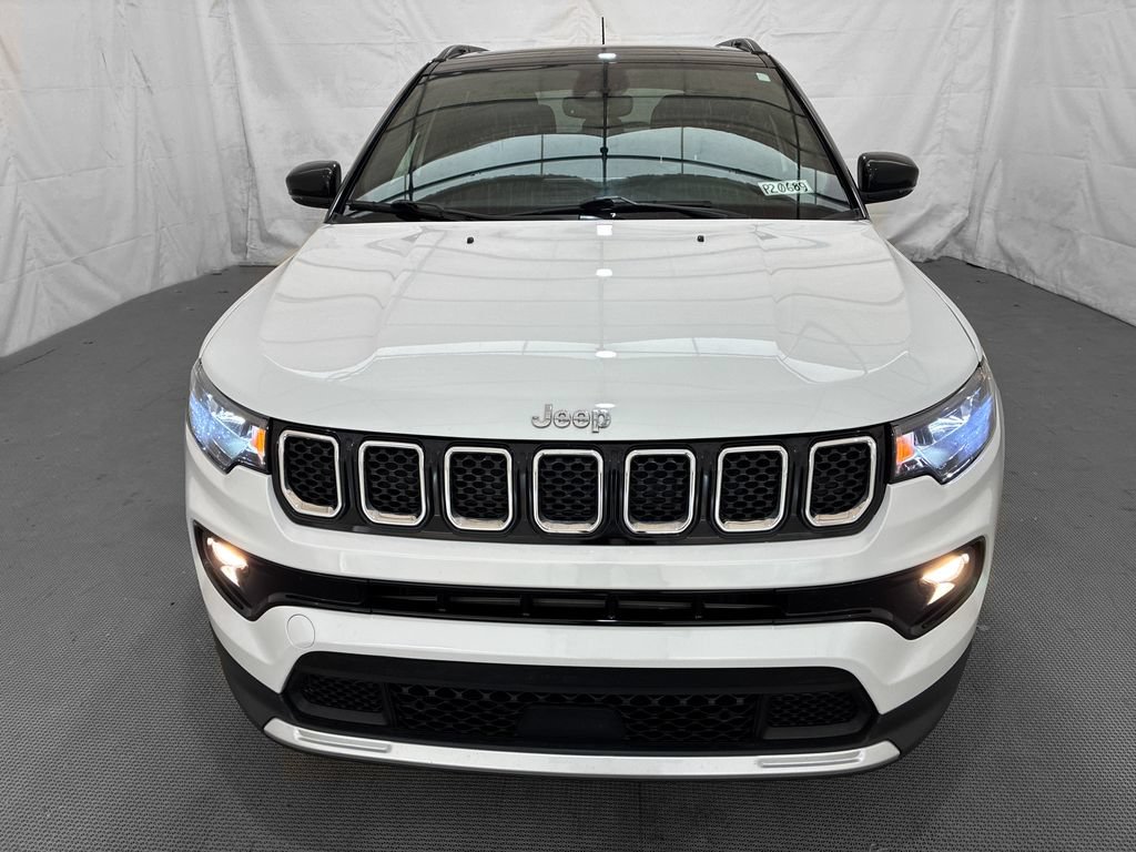 Used 2023 Jeep Compass Limited w/ Sun and Sound Group AWD/4WD image 2