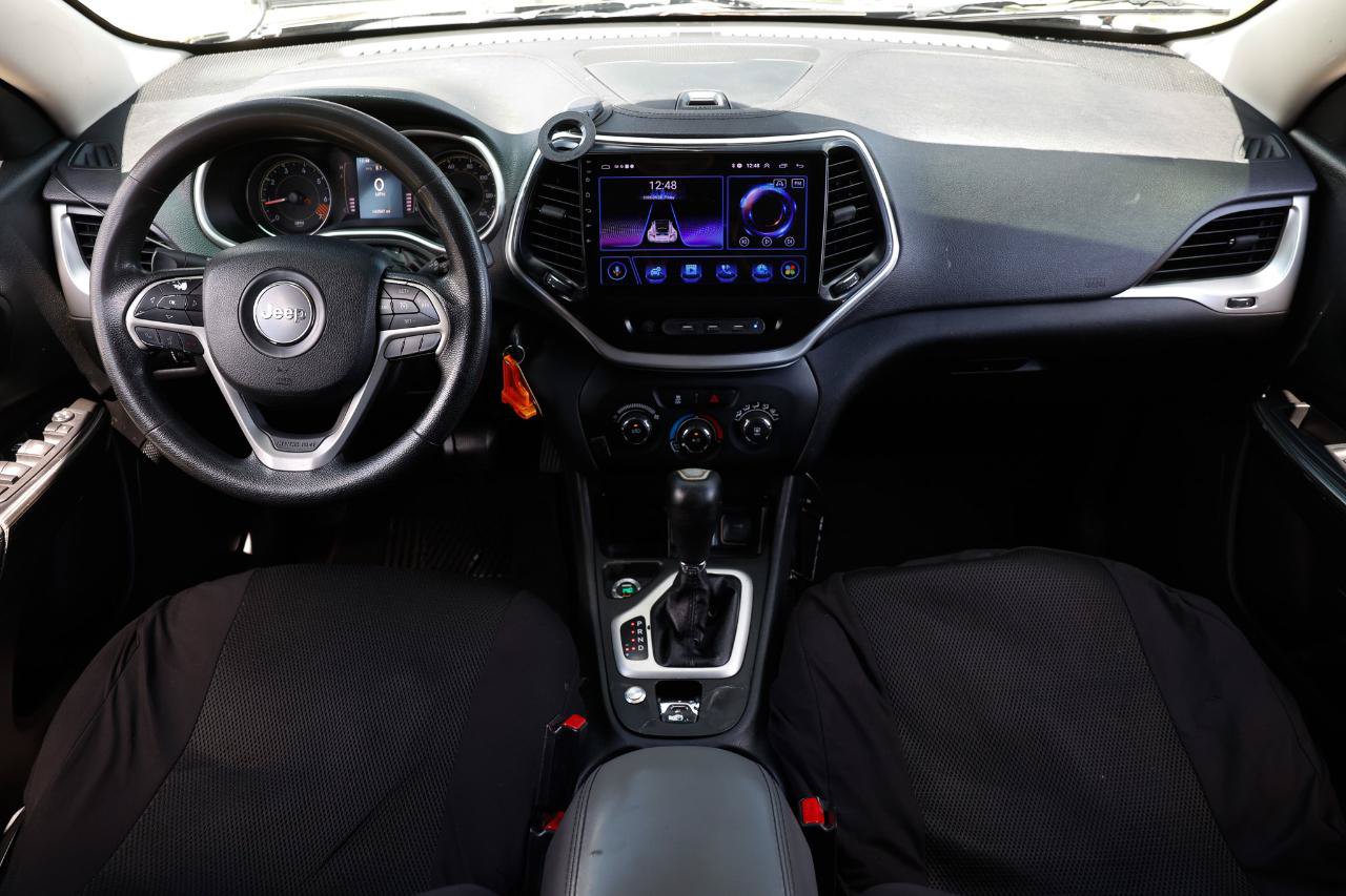 Used 2014 Jeep Cherokee Sport FWD image 2