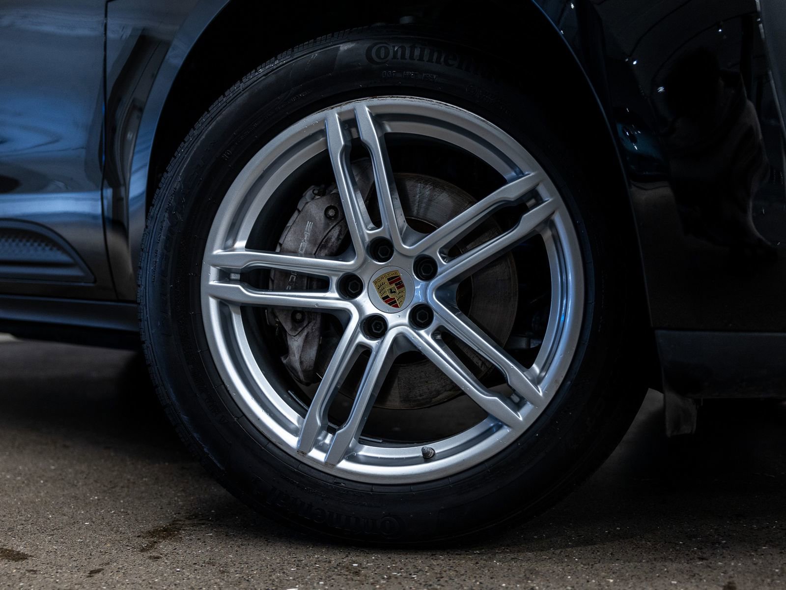 Certified 2023 Porsche Macan AWD/4WD image 18