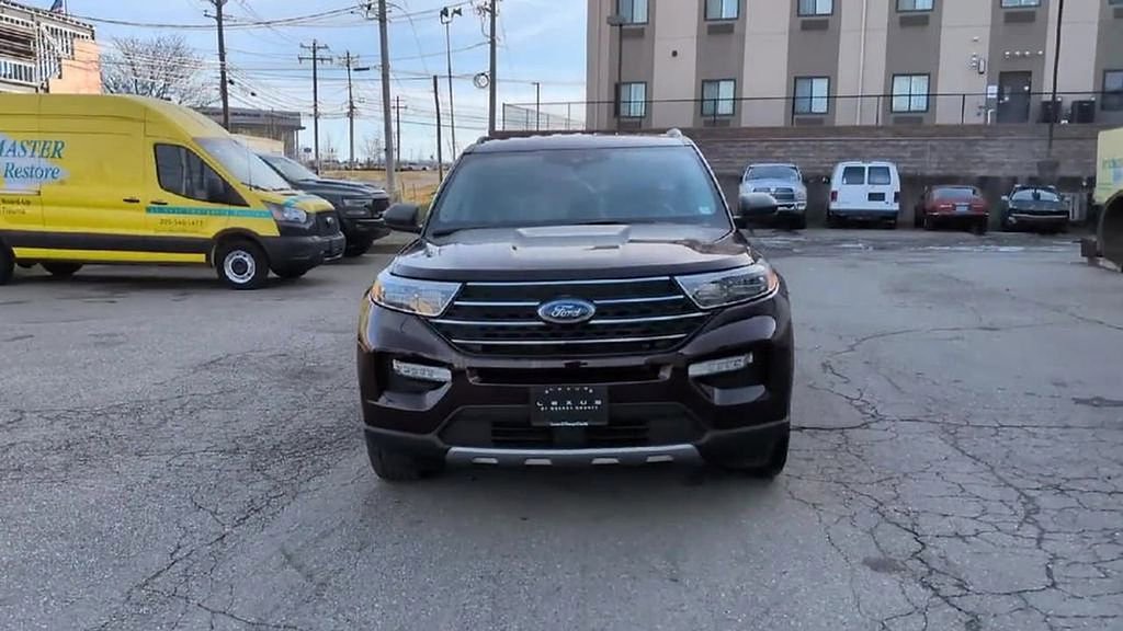 Used 2023 Ford Explorer XLT w/ Equipment Group 202A image 3