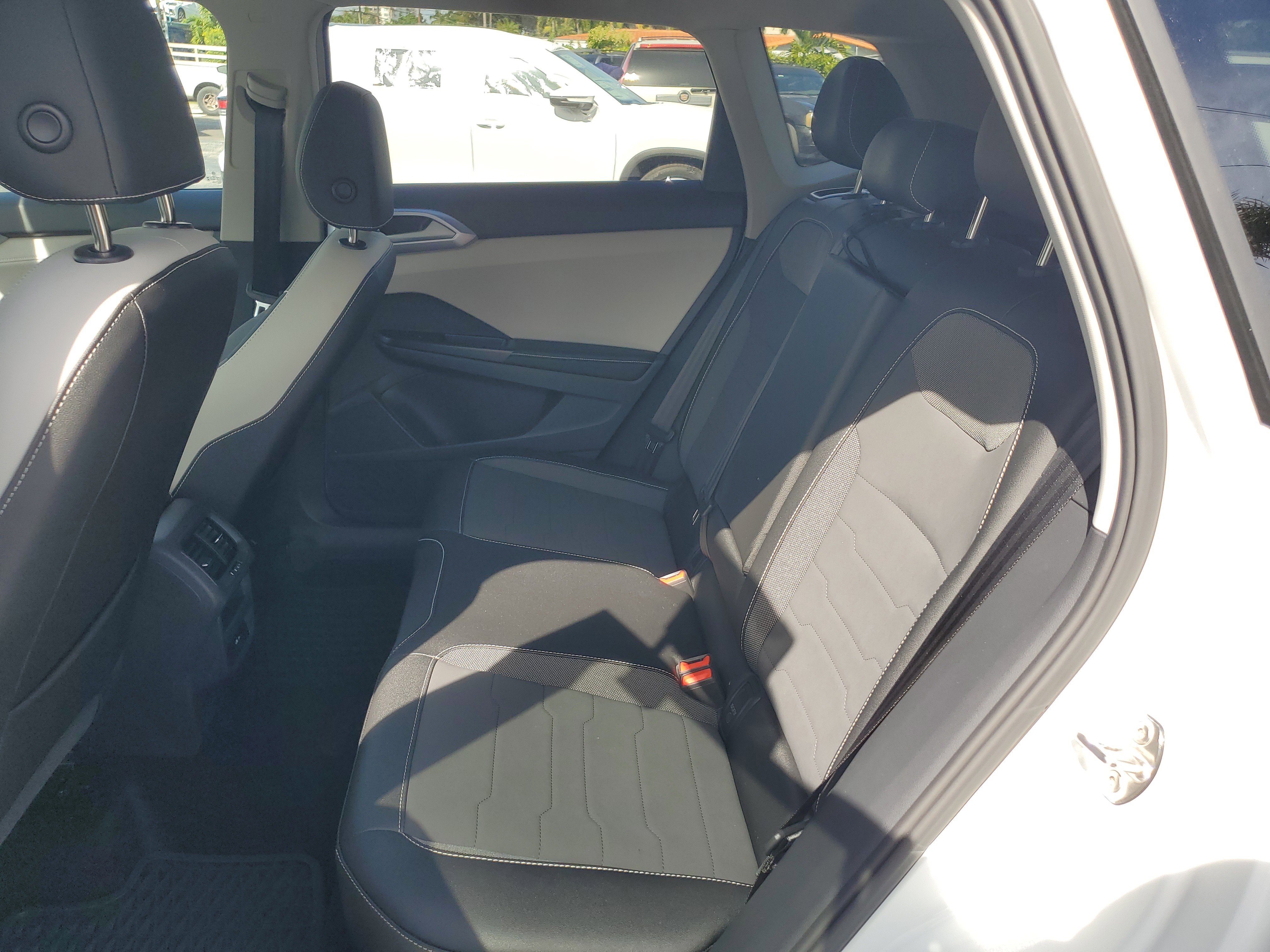 Used 2025 Volkswagen Taos SE image 17