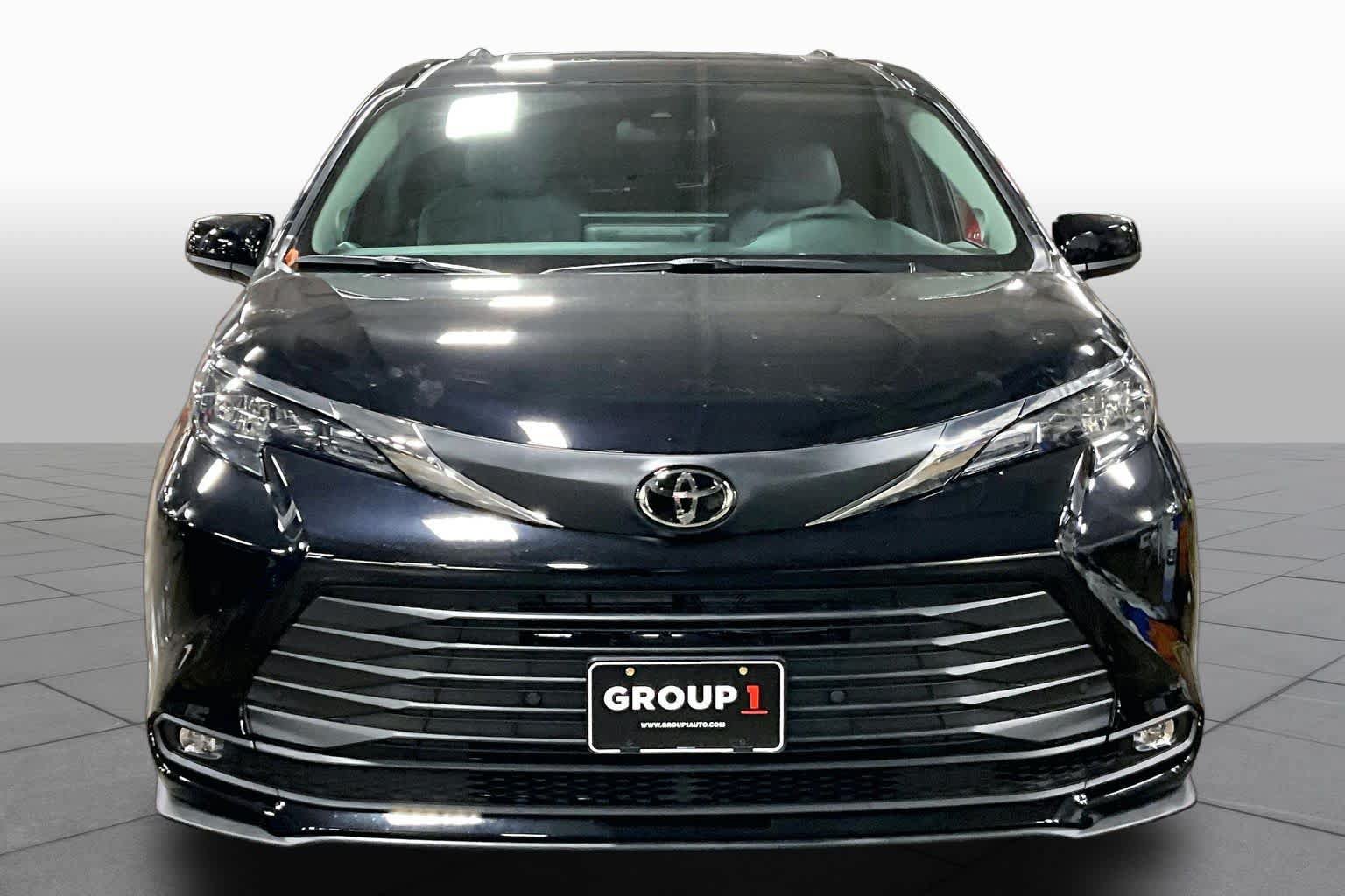 New 2026 Toyota Sienna XLE AWD/4WD image 3