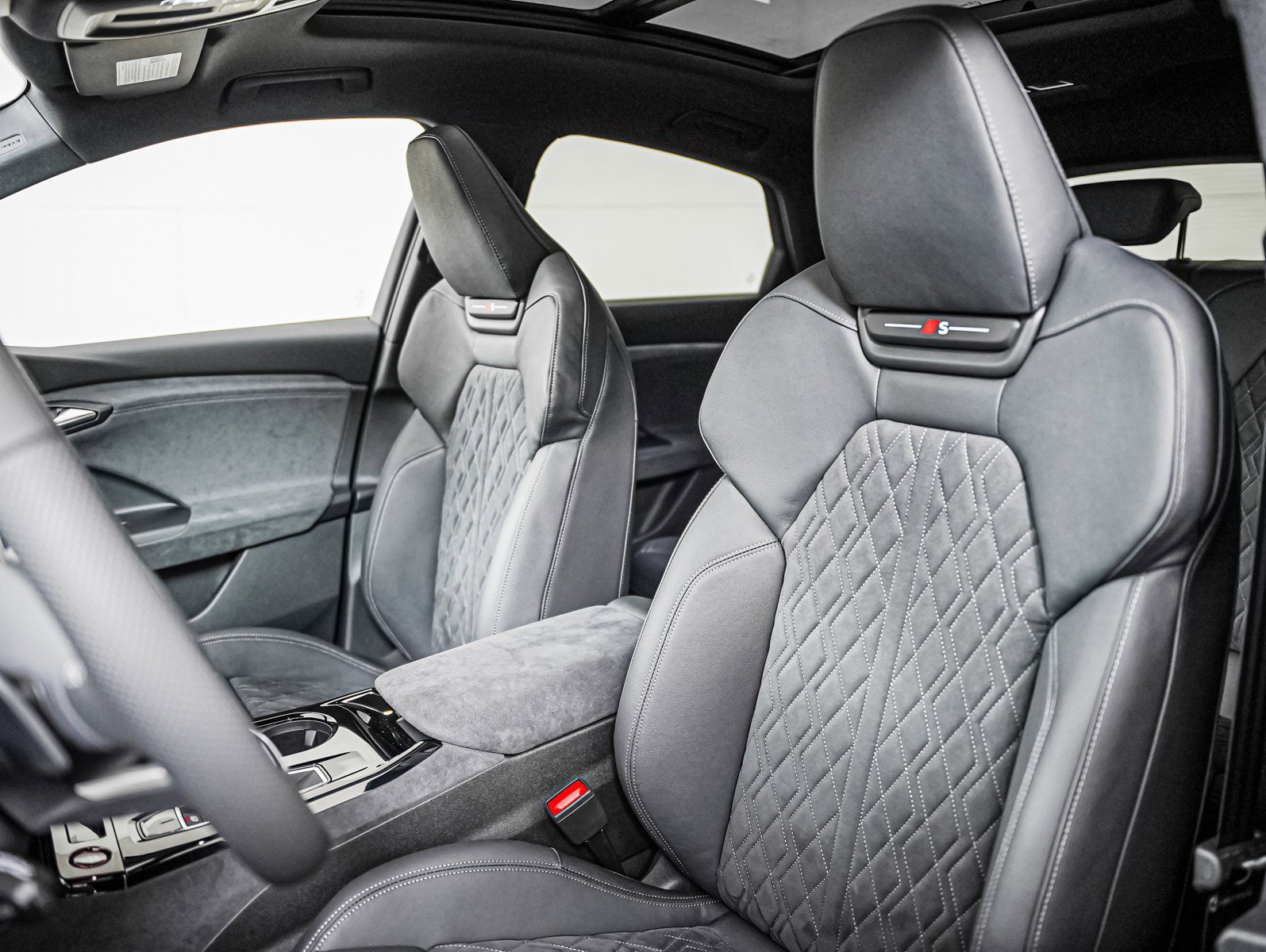 New 2027 Audi SQ6 e-tron Premium Plus AWD/4WD image 11