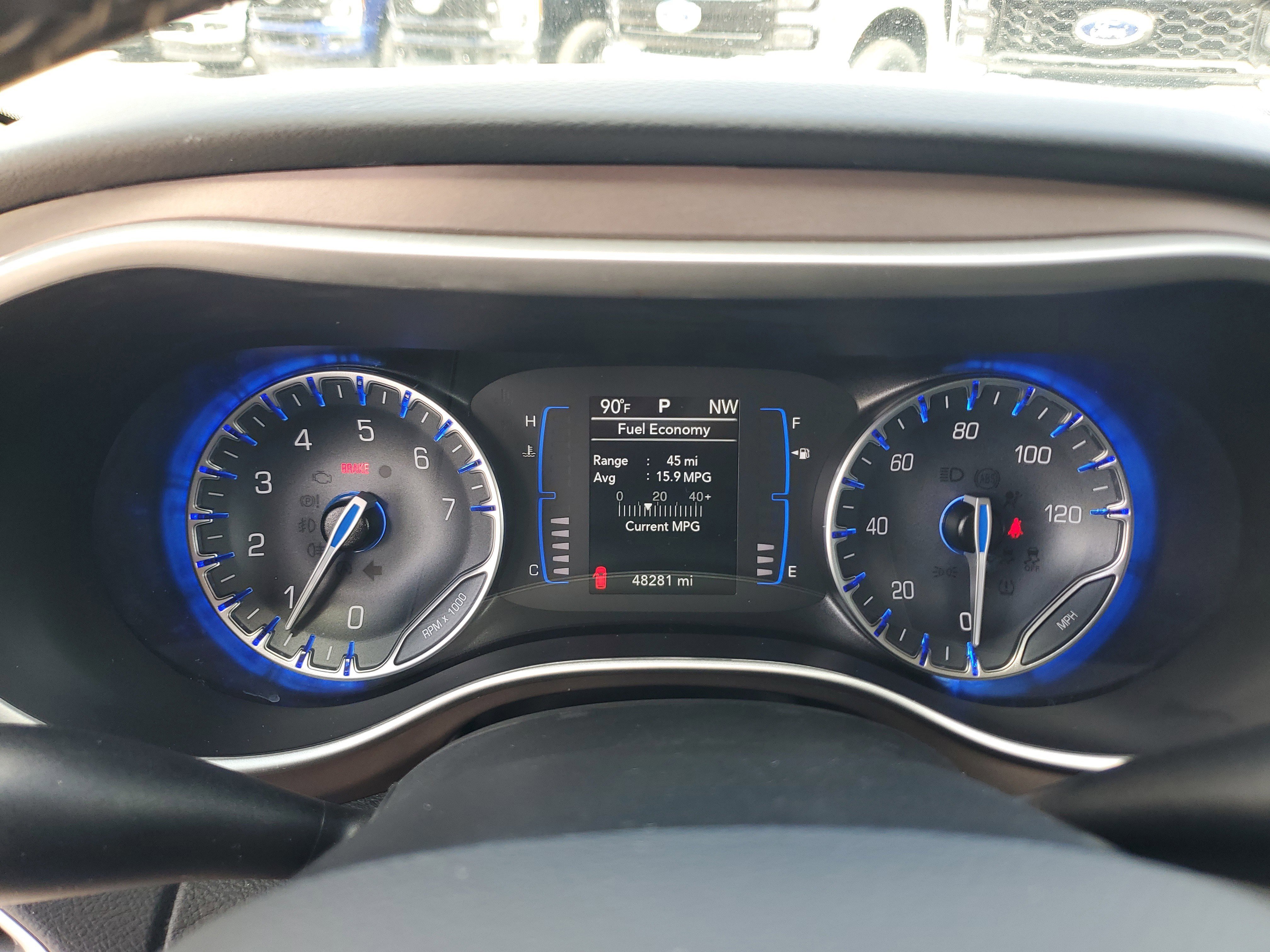 Used 2023 Chrysler Voyager LX image 30