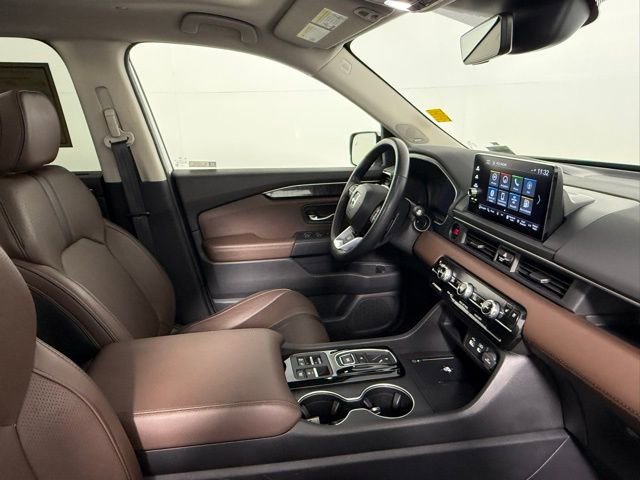 Used 2025 Honda Pilot Elite image 52