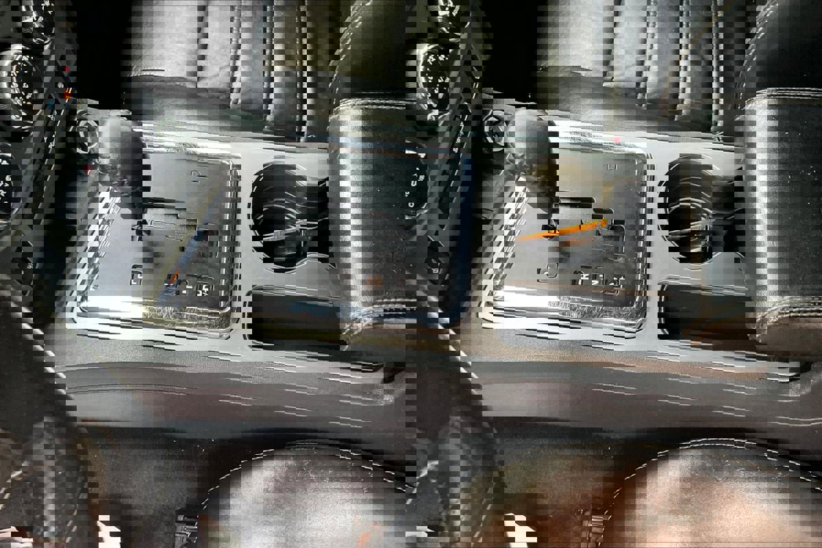 Used 2014 Dodge Challenger SXT RWD image 17