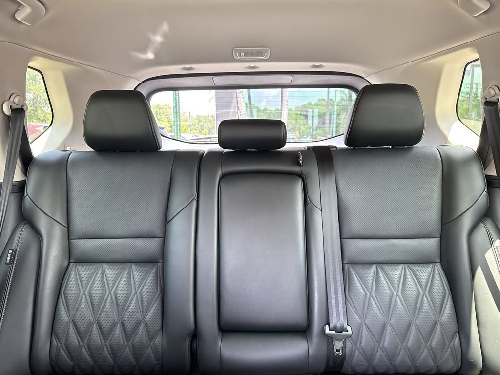 Used 2024 Nissan Rogue Platinum w/ Platinum Premium Package FWD image 18