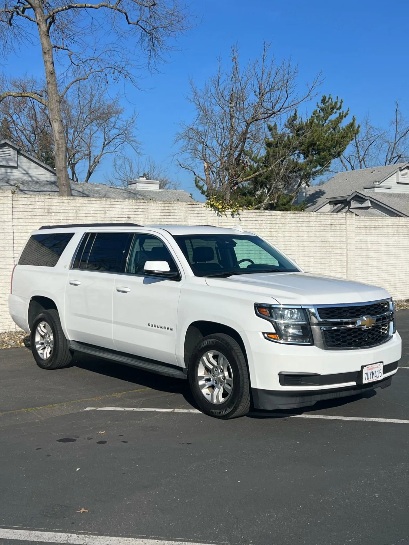Used 2017 Chevrolet Suburban LT image 3