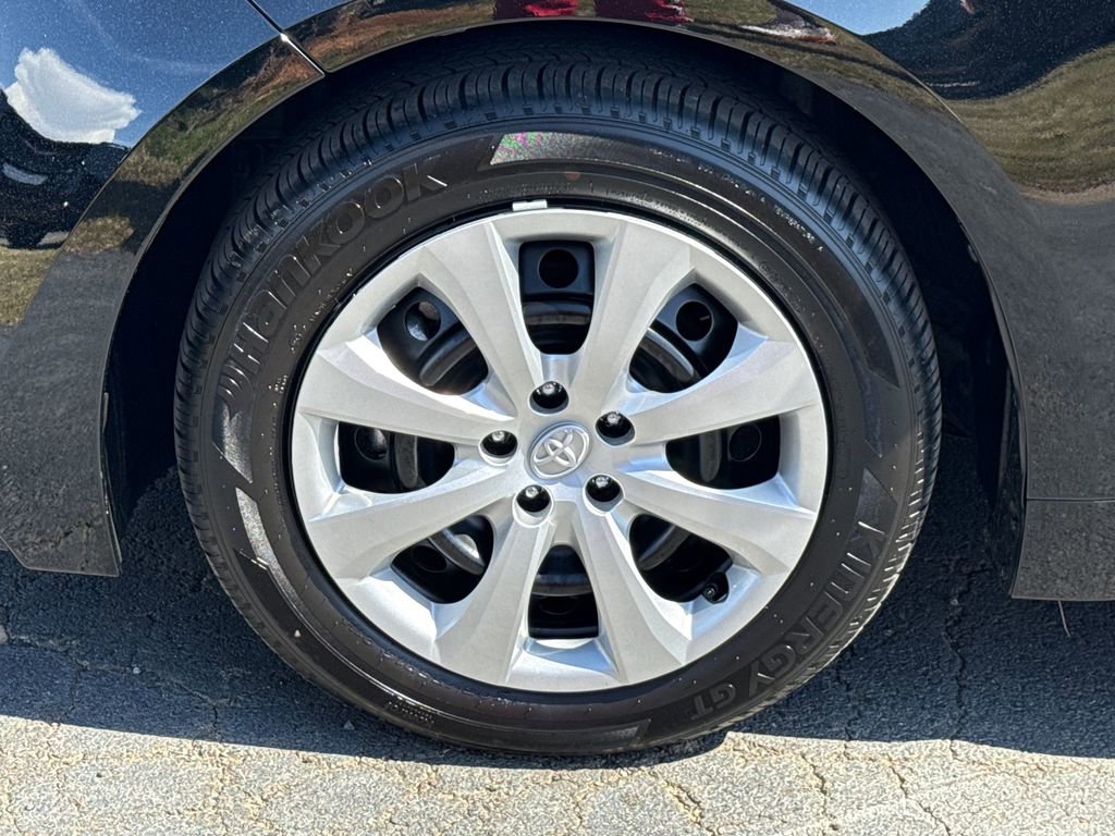 Used 2025 Toyota Corolla LE image 11