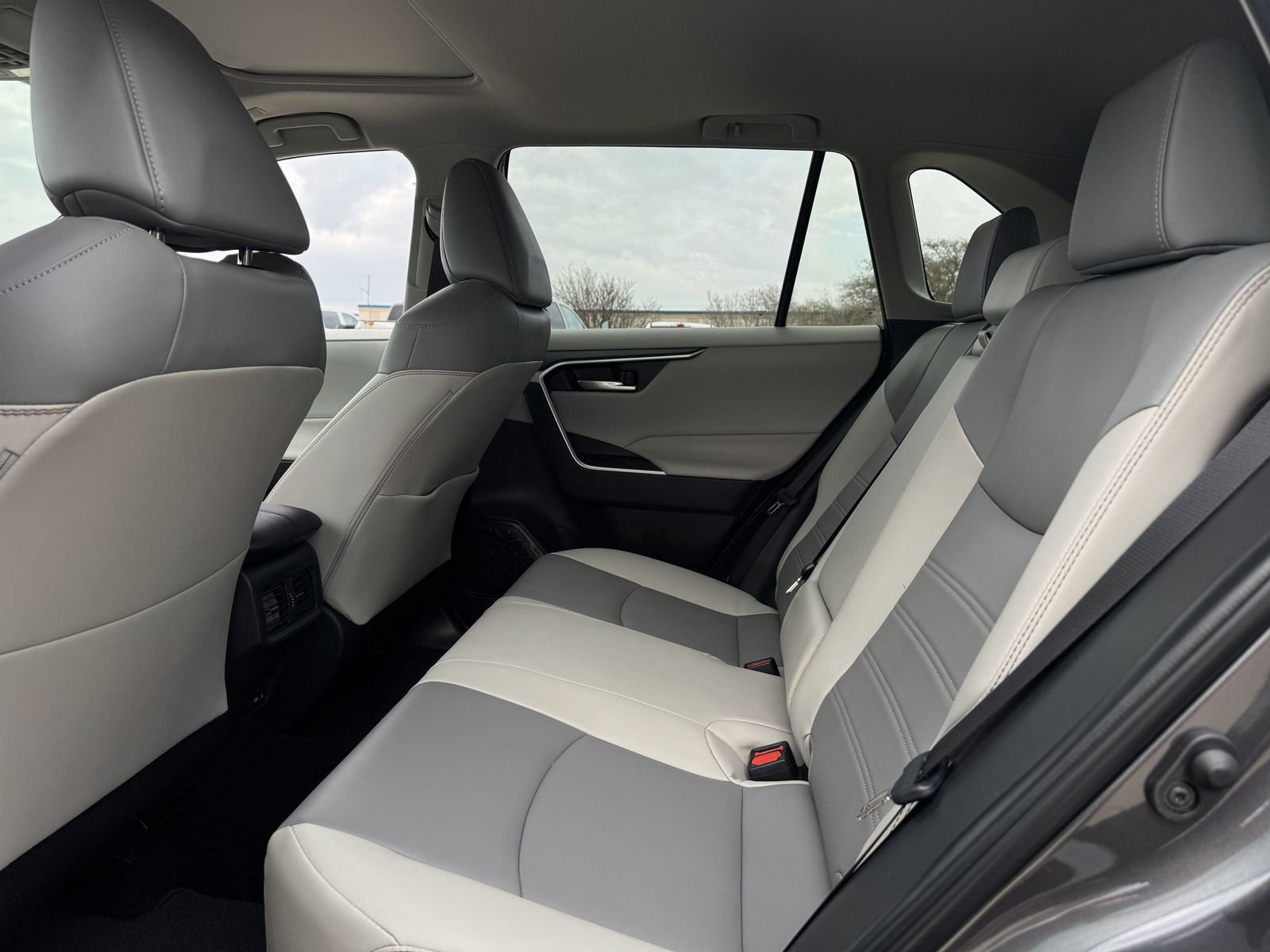 Used 2025 Toyota RAV4 XLE Premium image 29