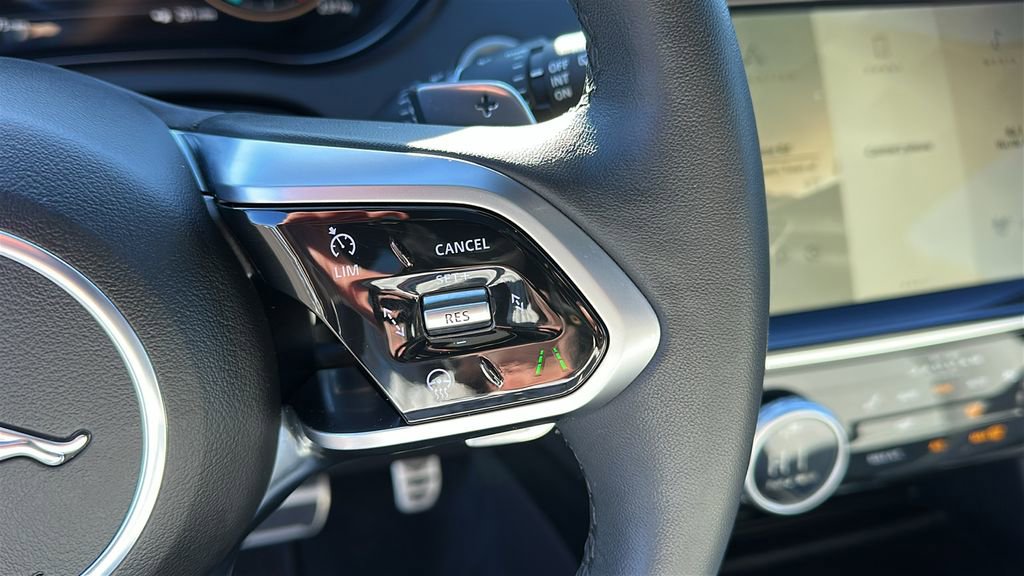 Certified 2024 Jaguar E-PACE R-Dynamic SE image 13