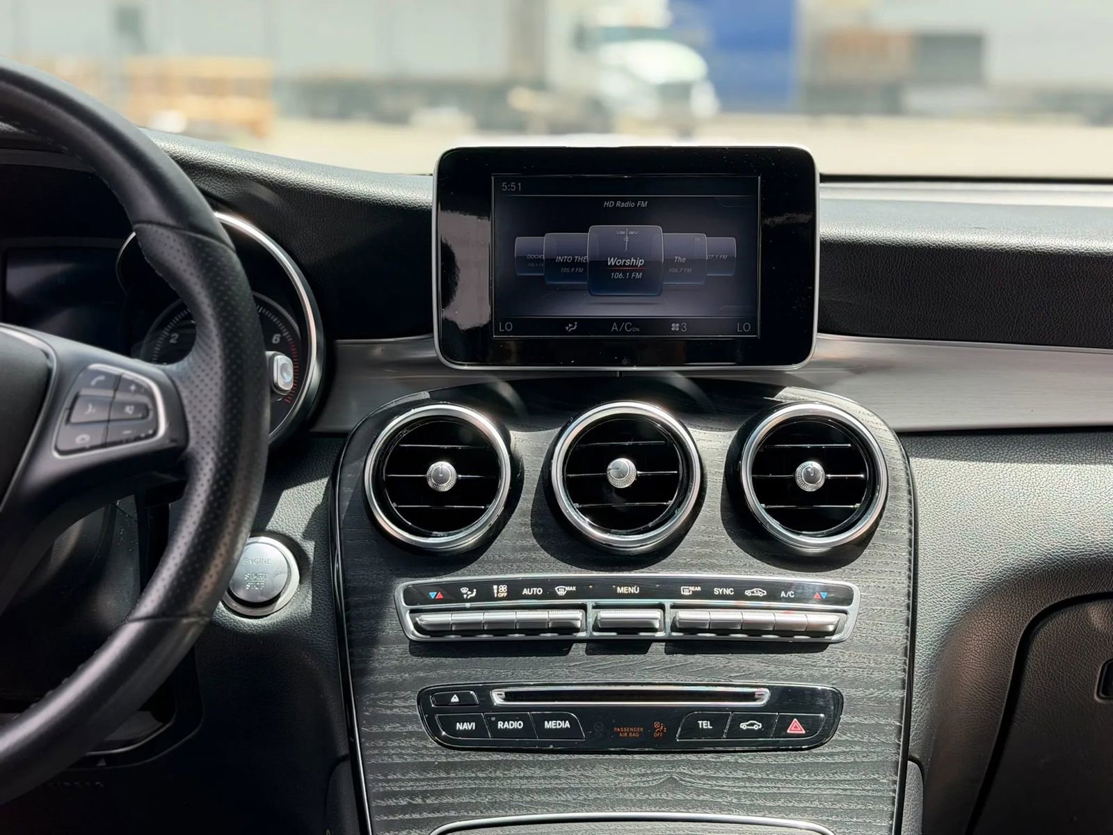Used 2019 Mercedes-Benz GLC 300 w/ Premium Package image 30