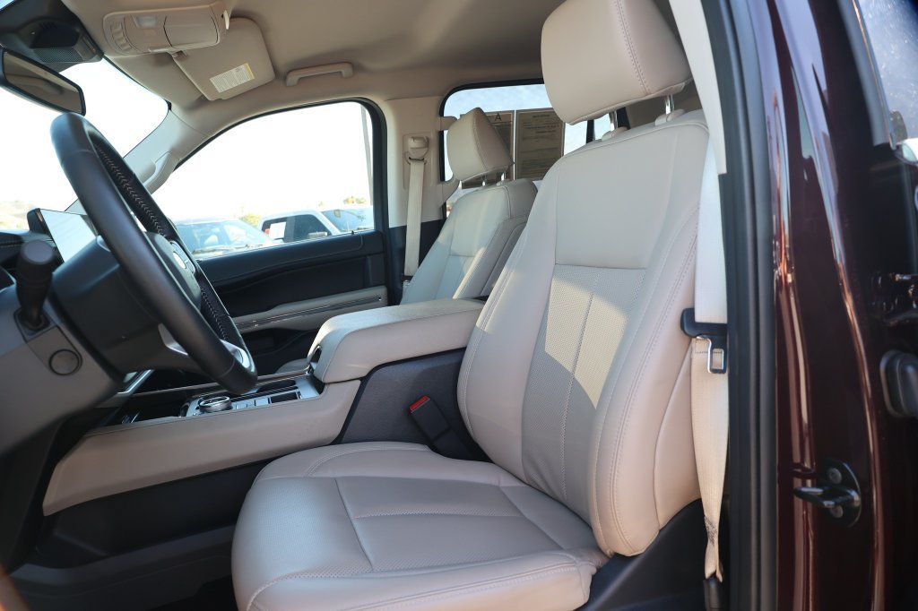 Used 2024 Ford Expedition XLT RWD image 23