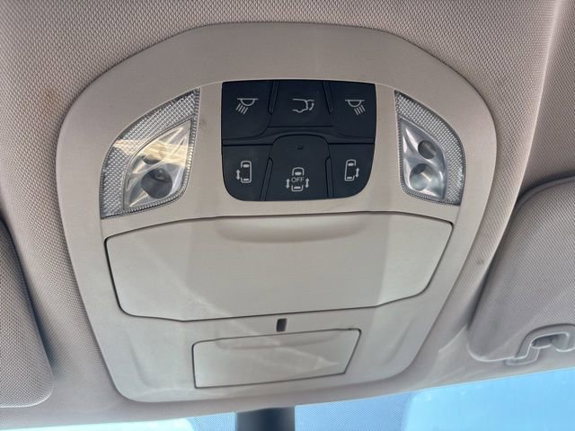 Used 2023 Chrysler Pacifica Touring-L image 37