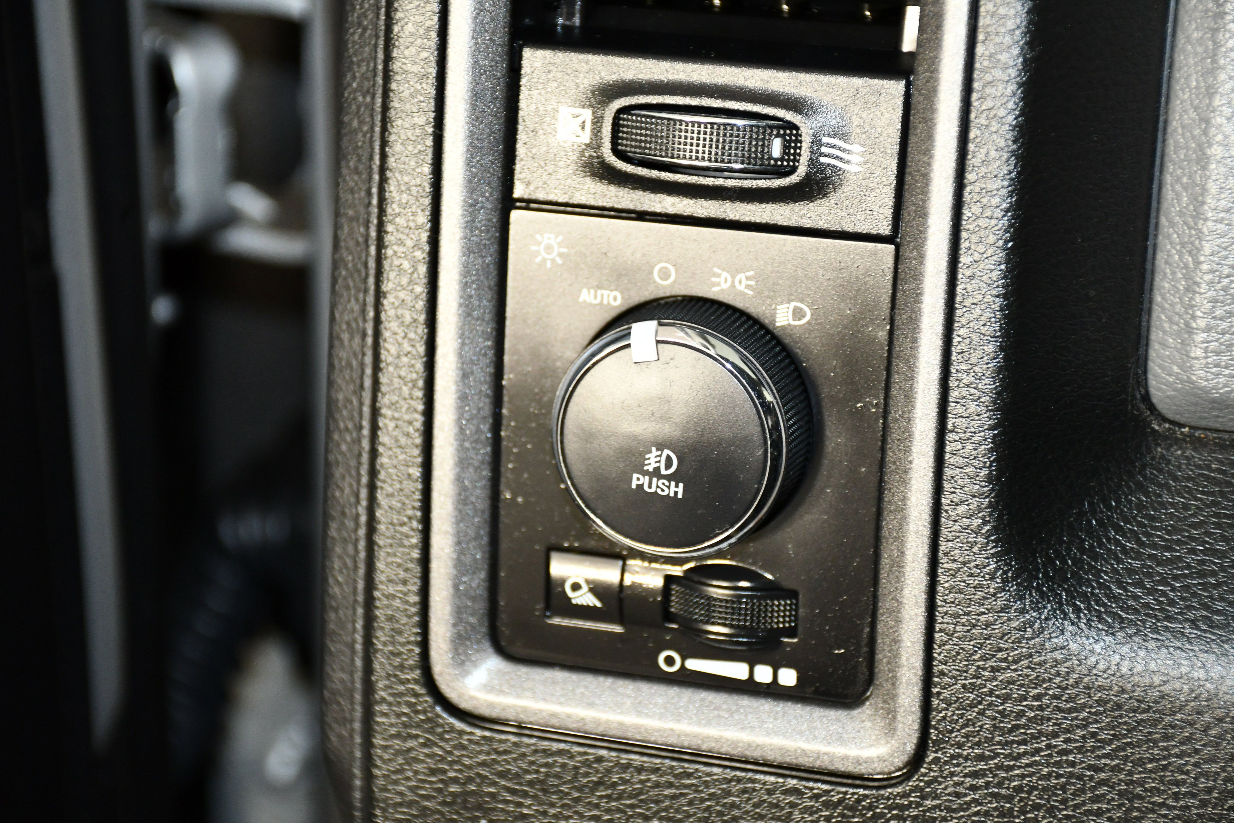 Used 2017 RAM 1500 Express w/ Express Value Package image 36